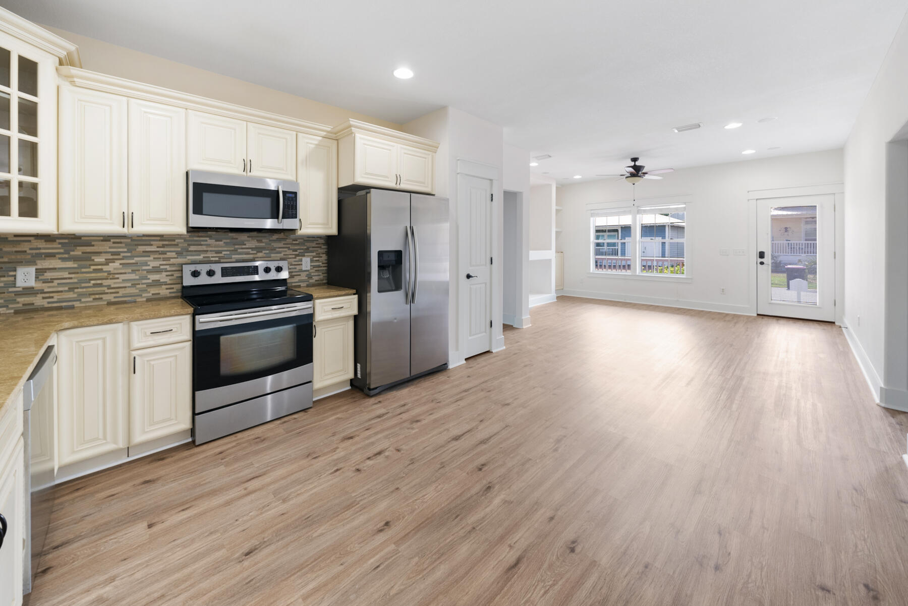 PARADISE GROVE - Residential