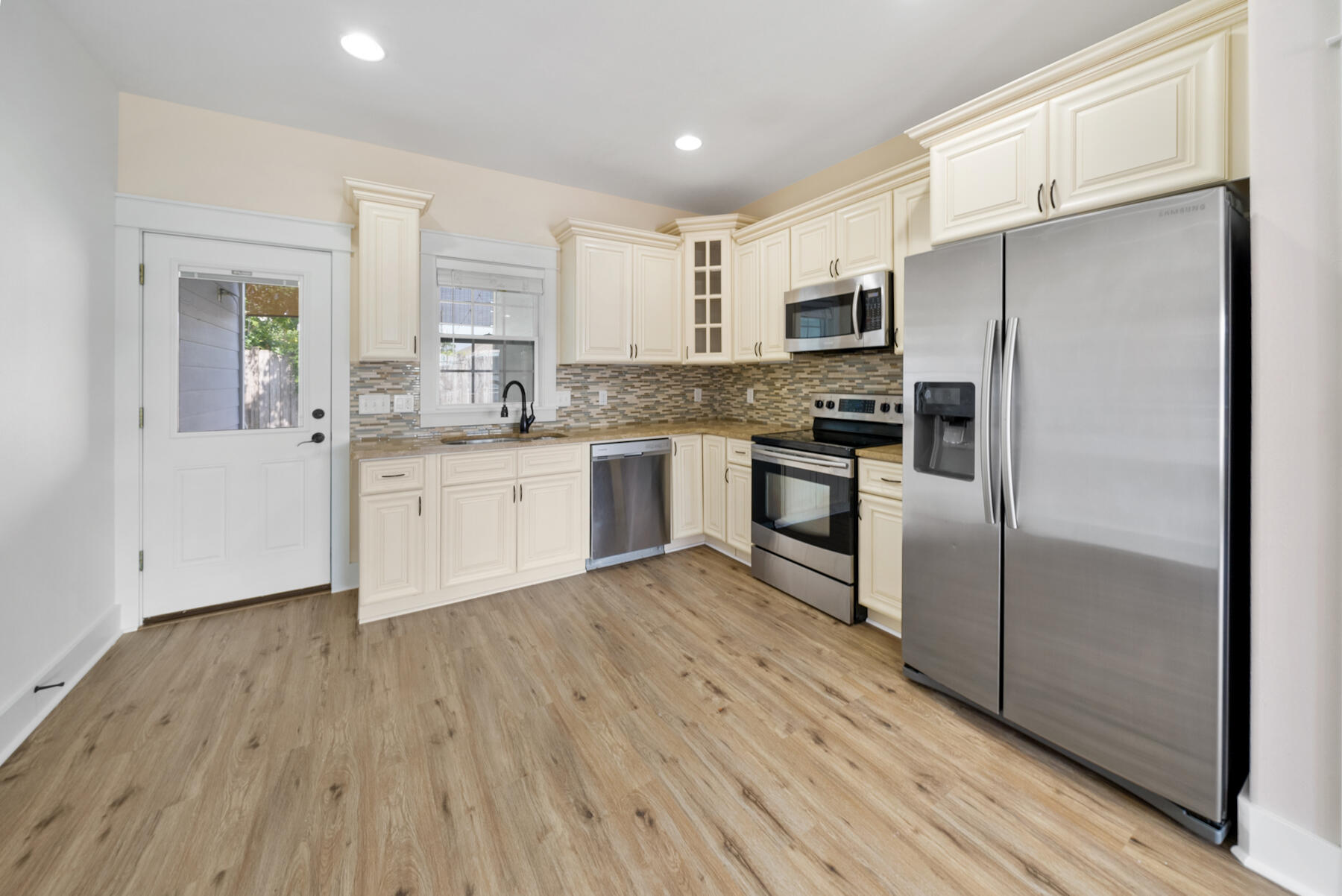 PARADISE GROVE - Residential