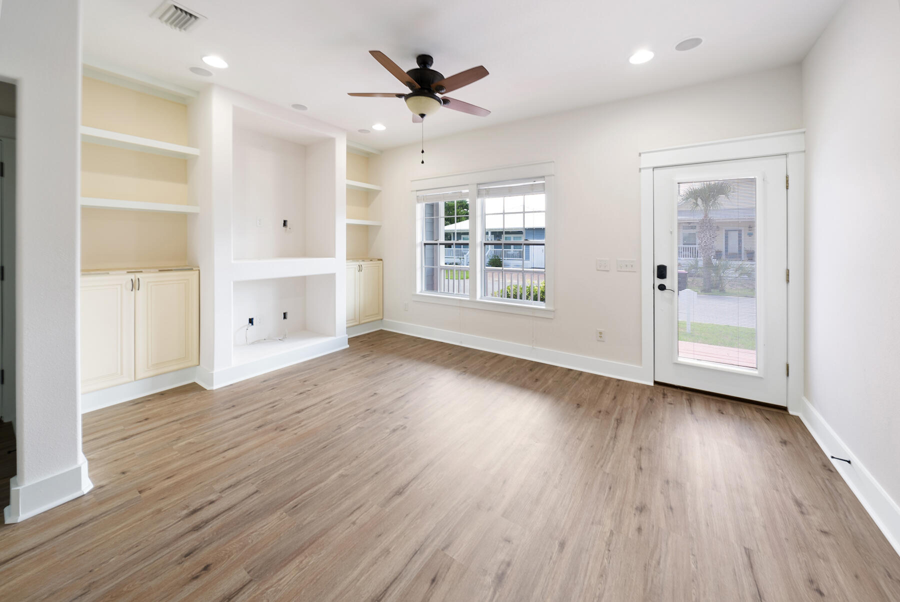 PARADISE GROVE - Residential