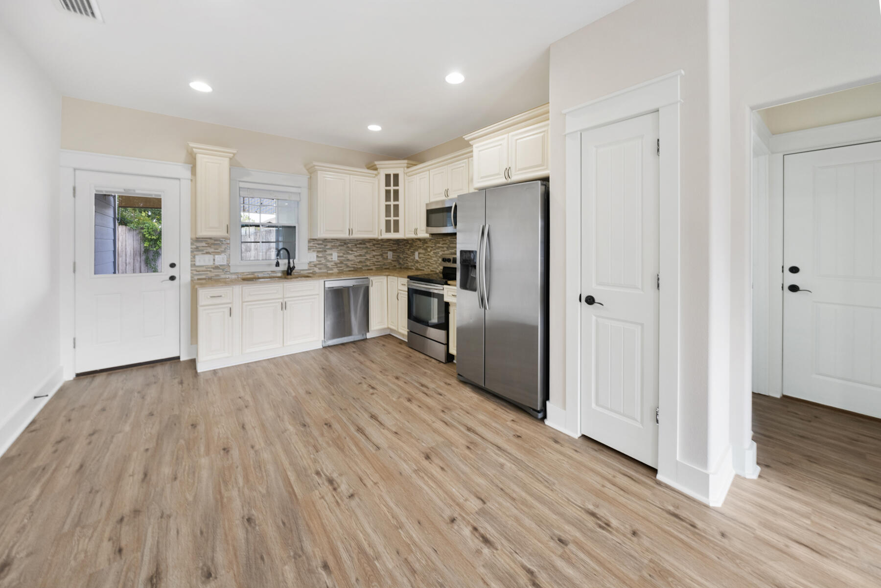 PARADISE GROVE - Residential