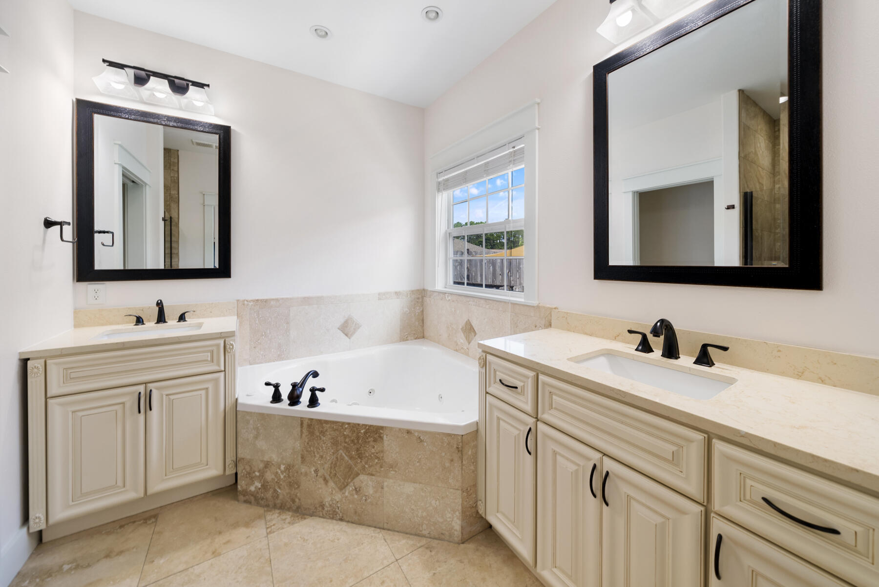 PARADISE GROVE - Residential