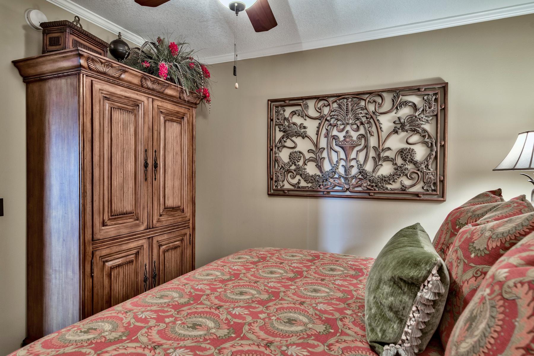 EMERALD WATERS - Residential