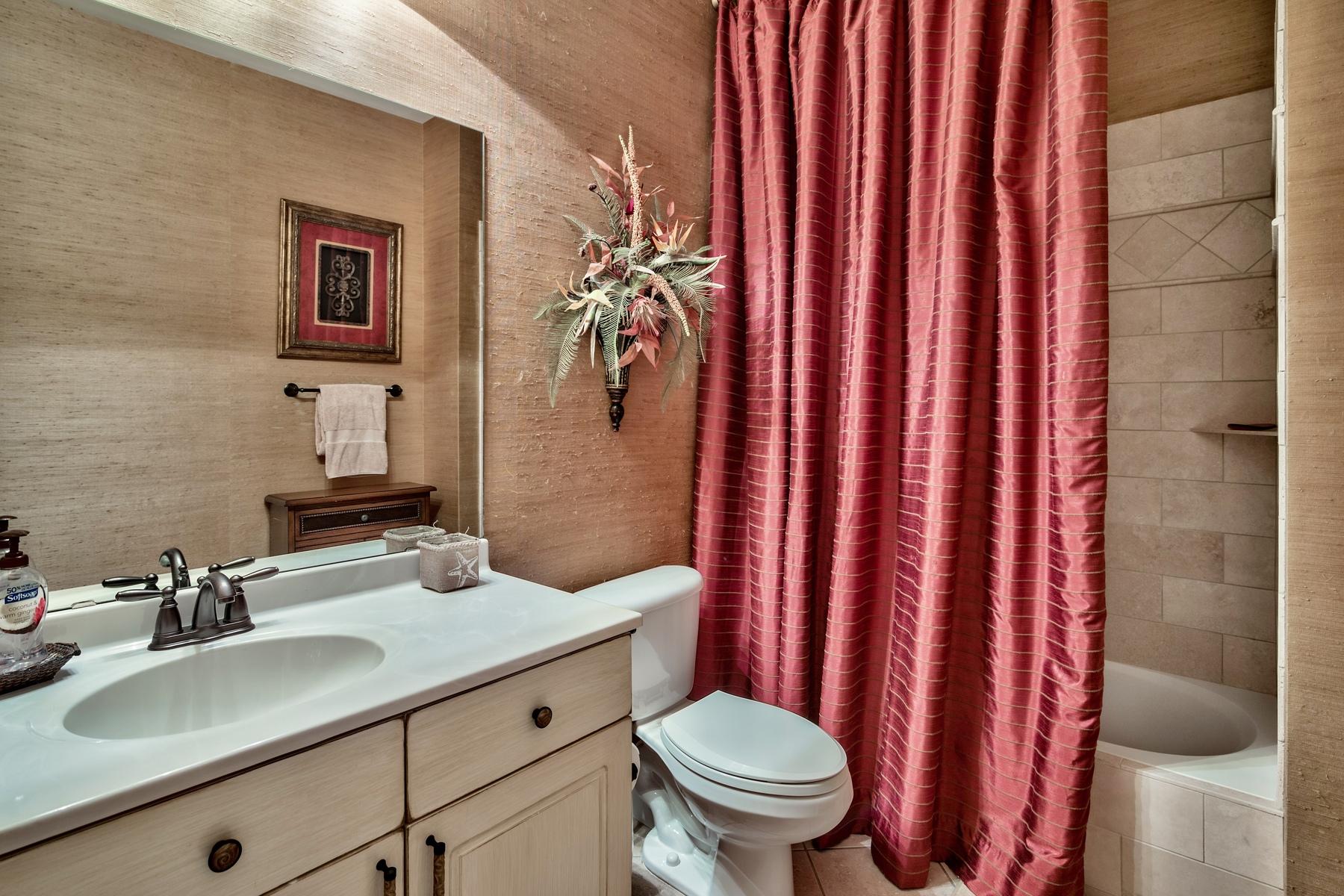 EMERALD WATERS - Residential