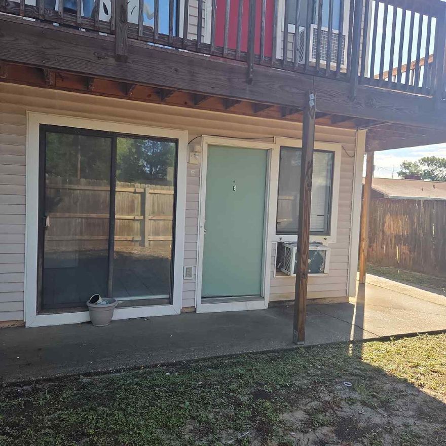 1 bedroom, 1 Bathroom apartment in Ft Walton Beach.