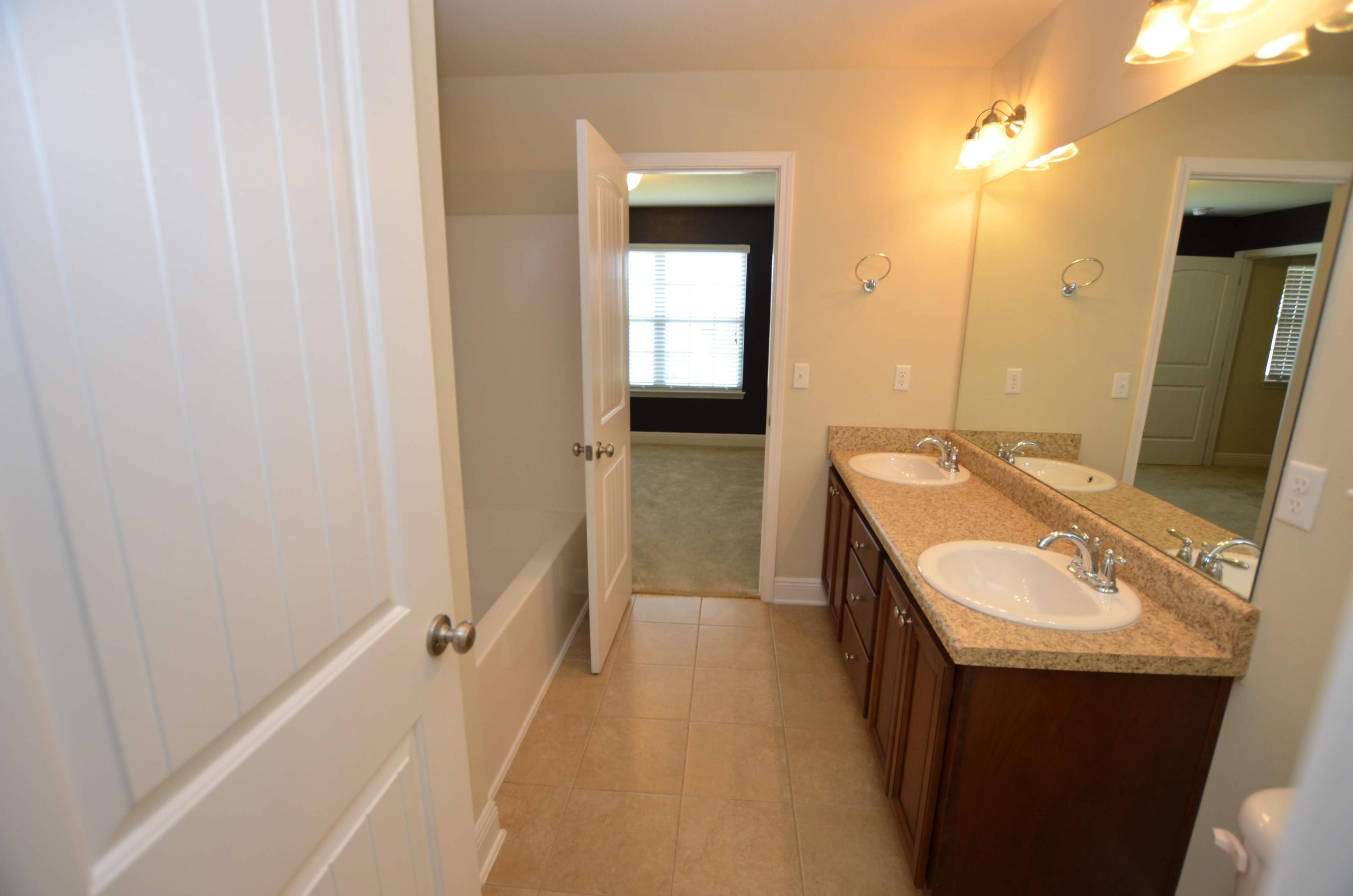 AUTUMN WOODS - Residential