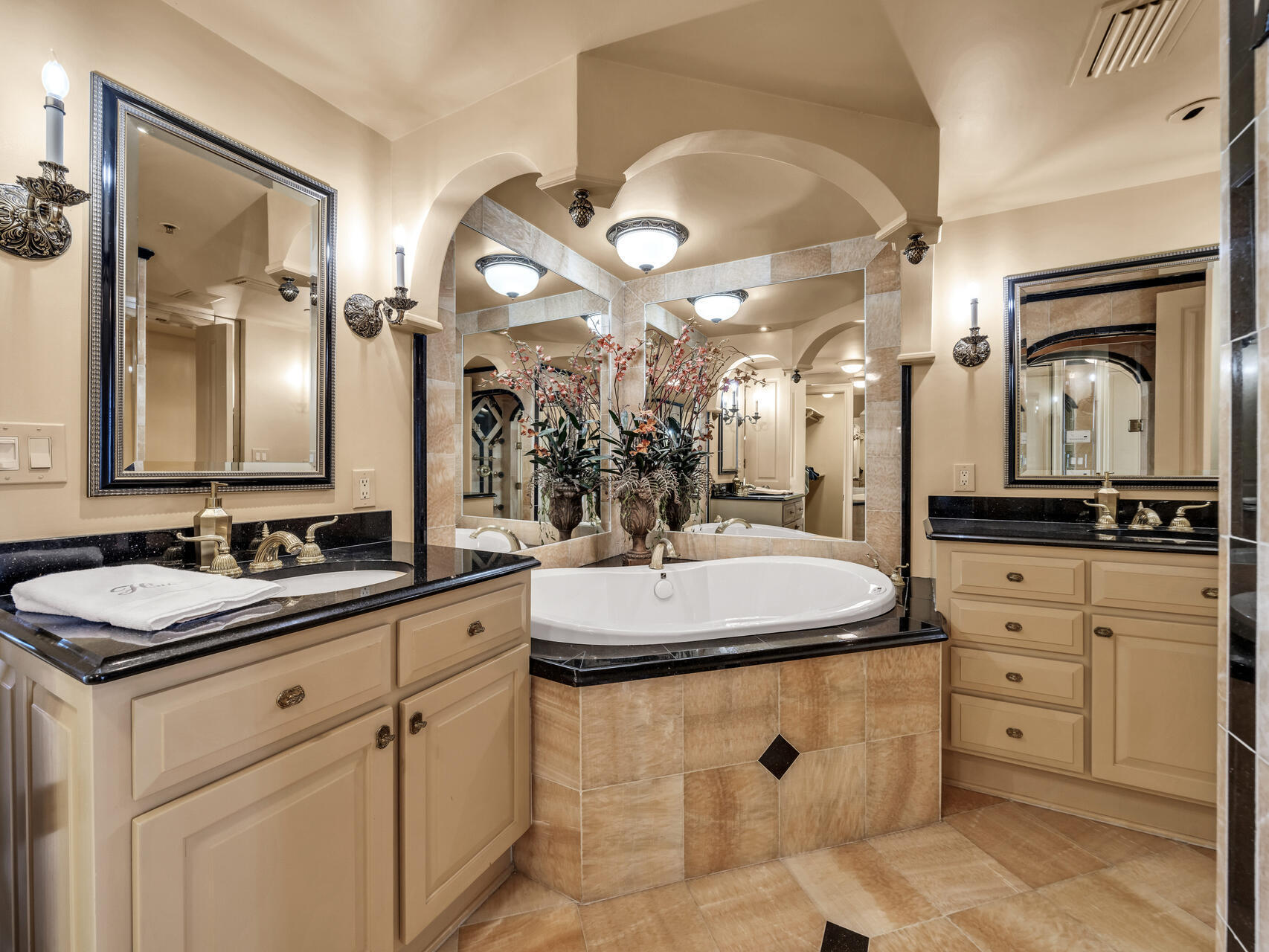 THE ULTIMATE CONDO - Residential