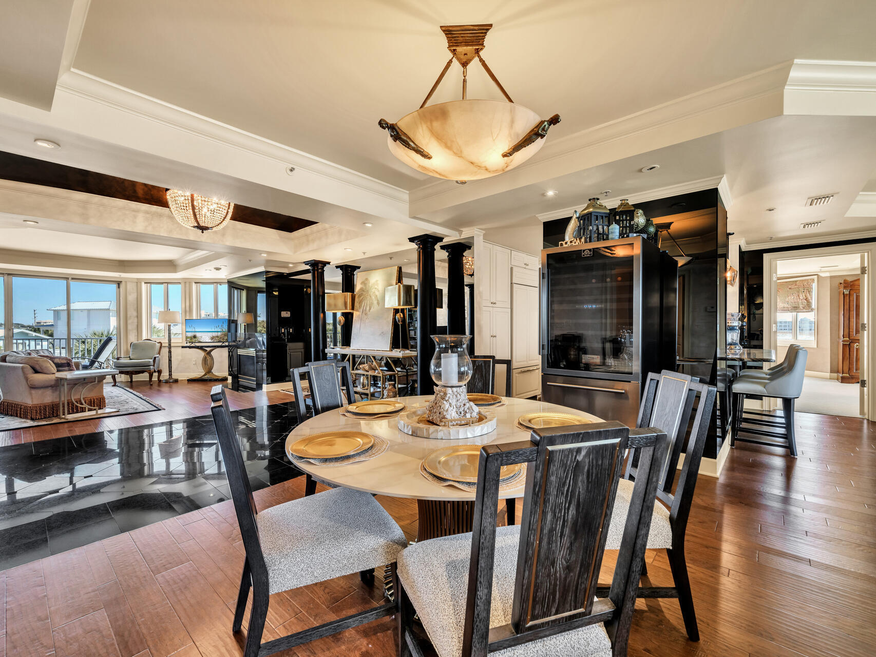 THE ULTIMATE CONDO - Residential