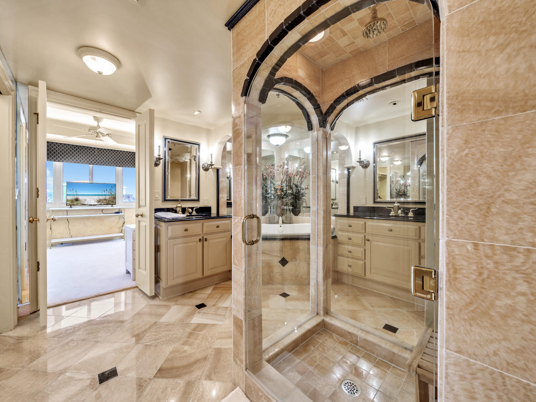 THE ULTIMATE CONDO - Residential