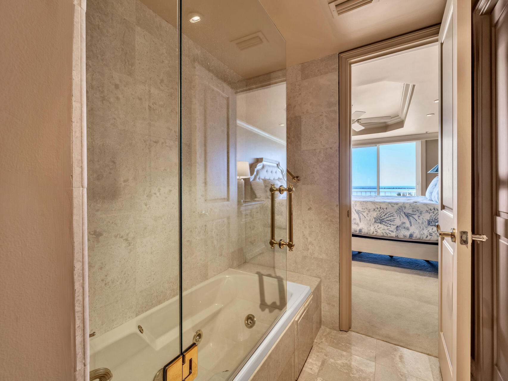 THE ULTIMATE CONDO - Residential