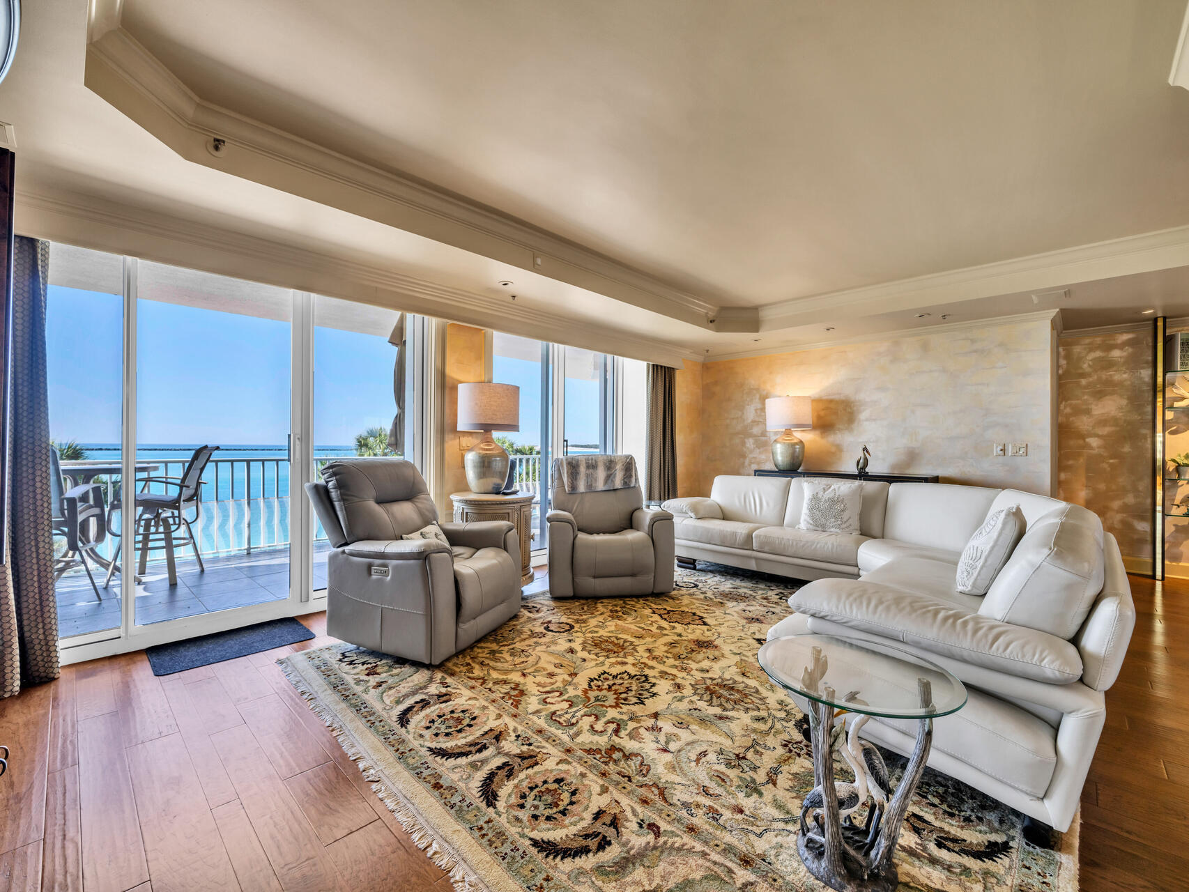 THE ULTIMATE CONDO - Residential