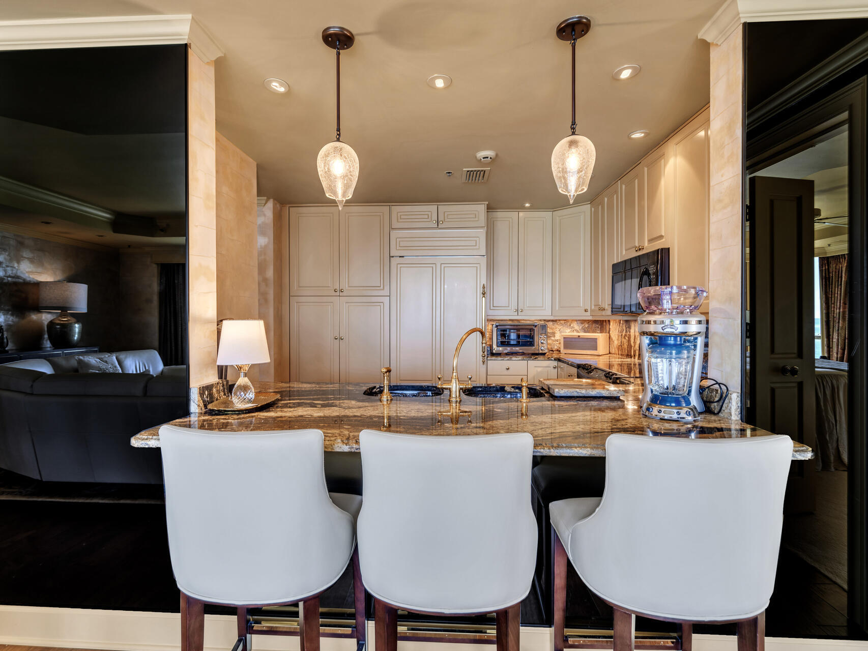 THE ULTIMATE CONDO - Residential
