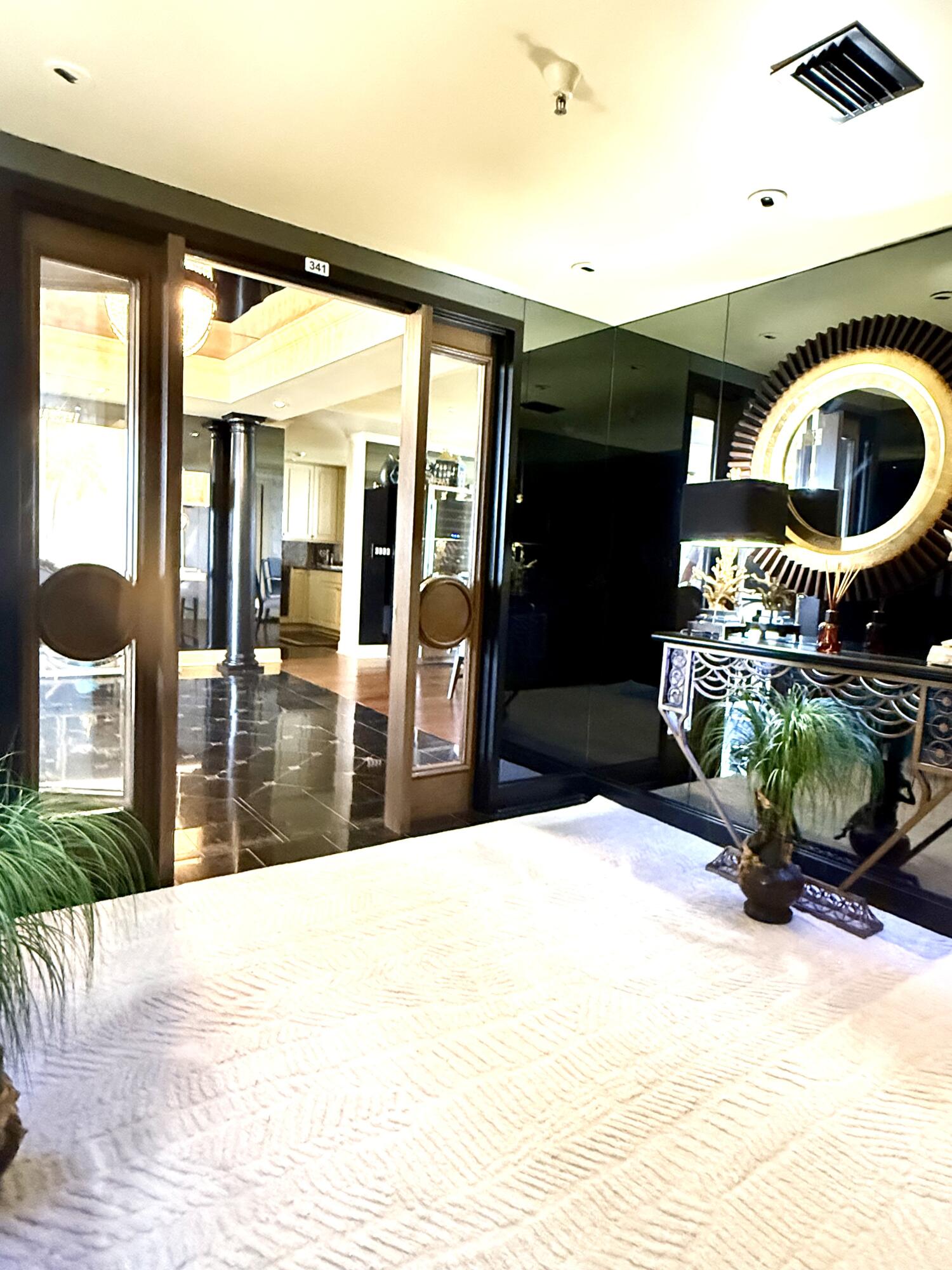 THE ULTIMATE CONDO - Residential