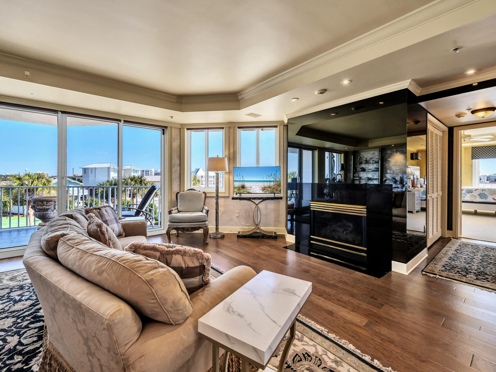 THE ULTIMATE CONDO - Residential