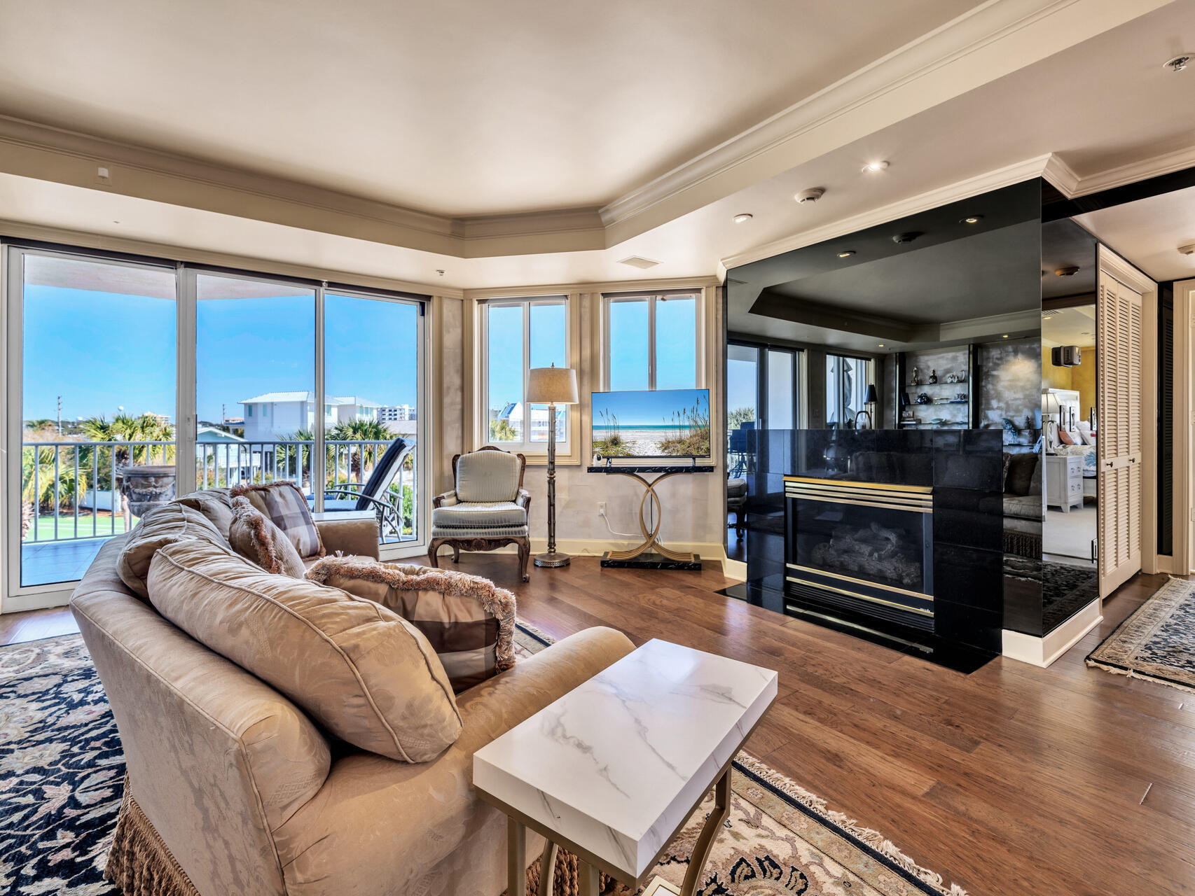 THE ULTIMATE CONDO - Residential