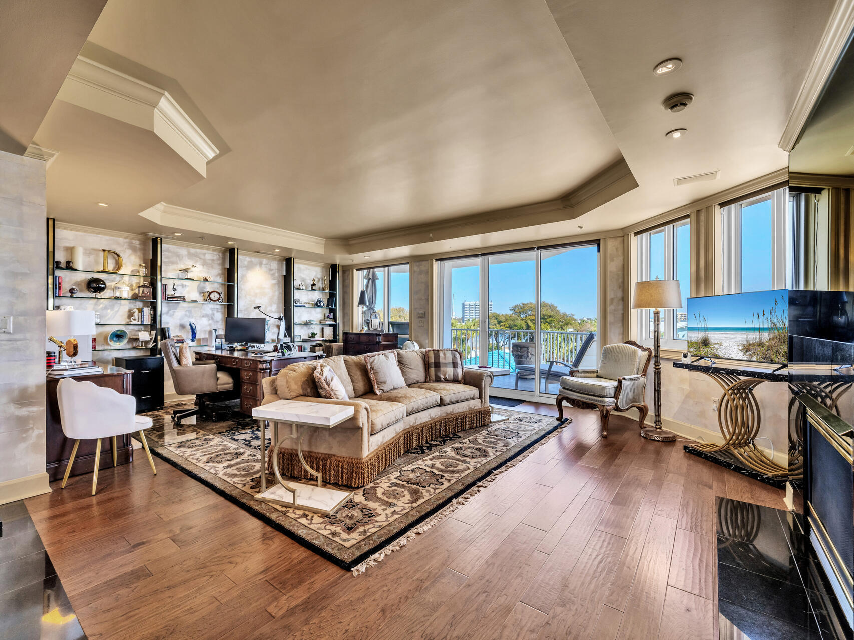 THE ULTIMATE CONDO - Residential