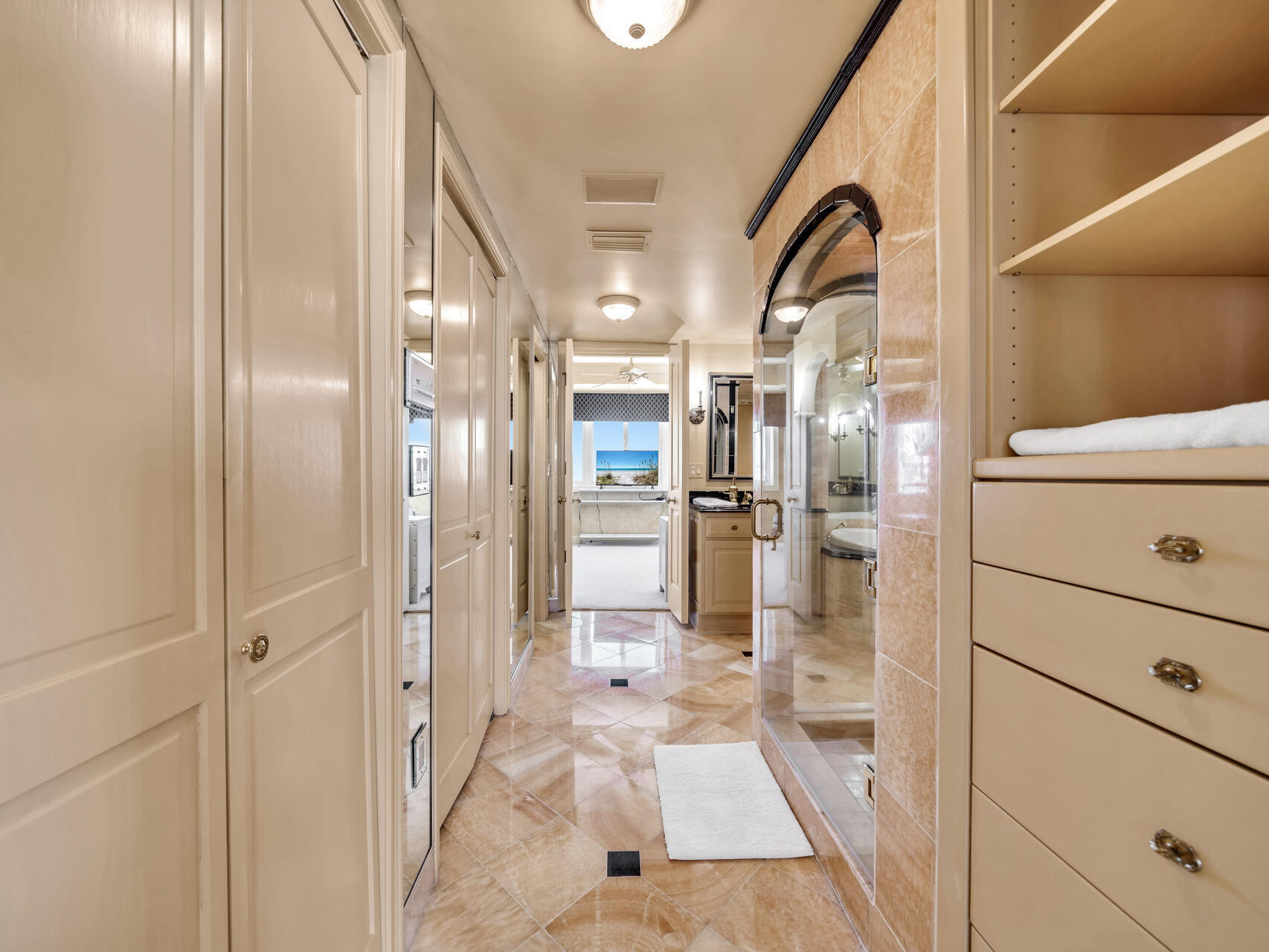 THE ULTIMATE CONDO - Residential