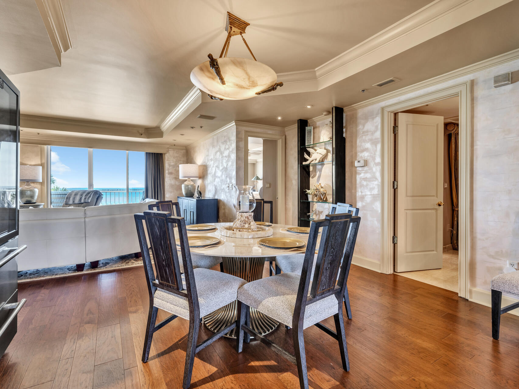 THE ULTIMATE CONDO - Residential