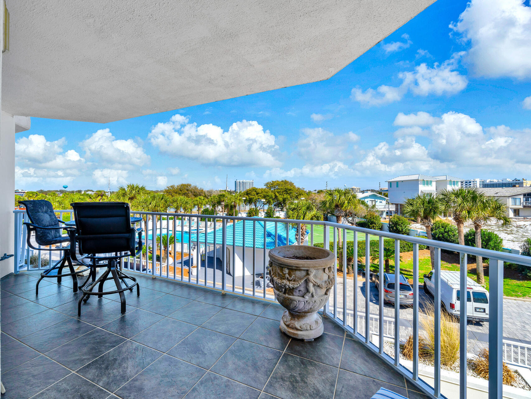 THE ULTIMATE CONDO - Residential