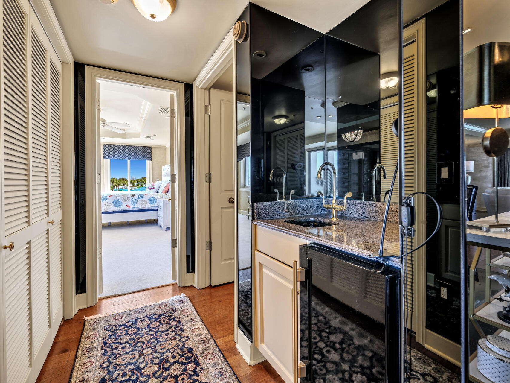 THE ULTIMATE CONDO - Residential