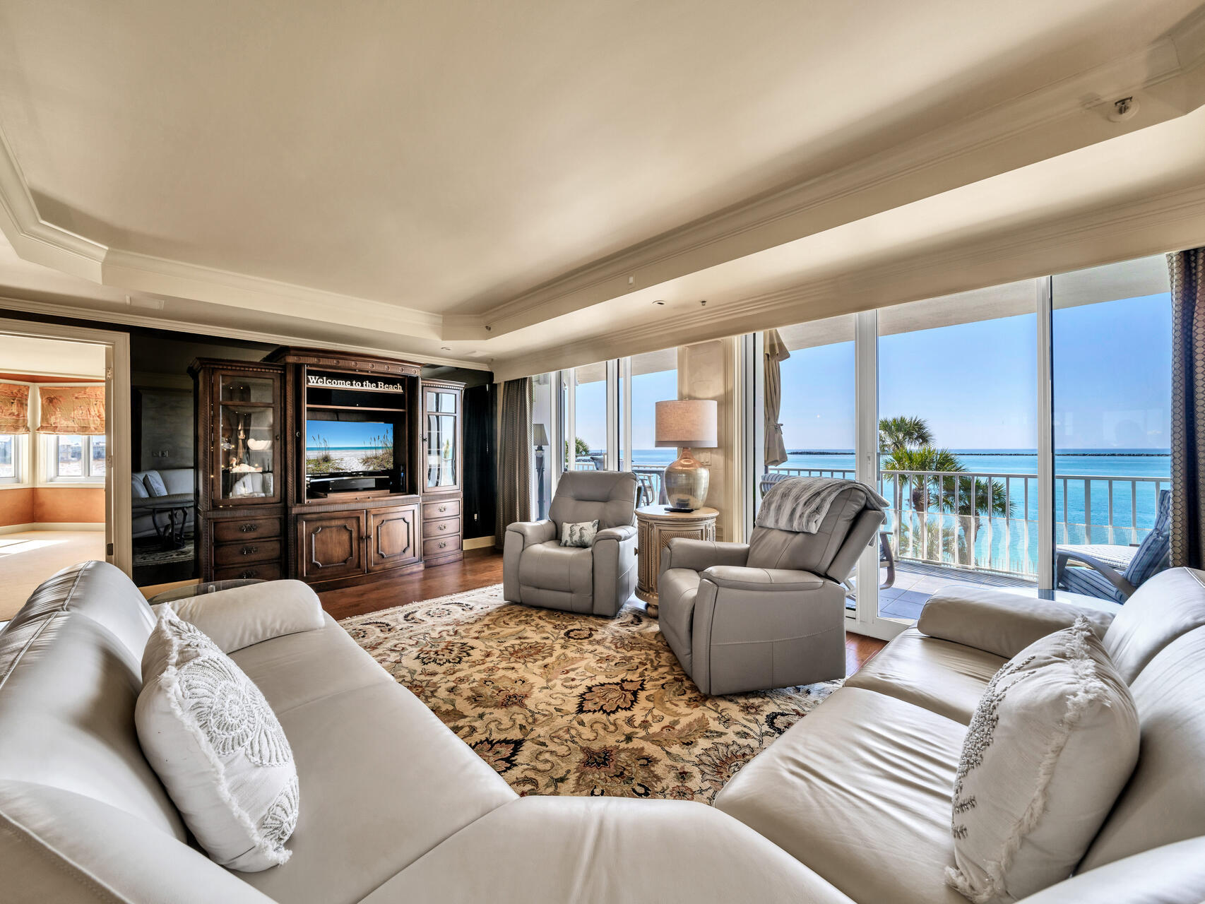 THE ULTIMATE CONDO - Residential