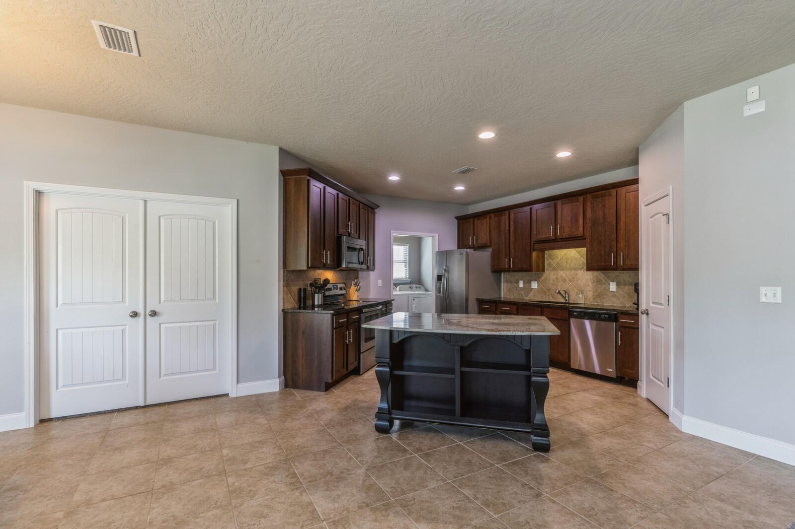 KAITLYNS PRESERVE - Residential