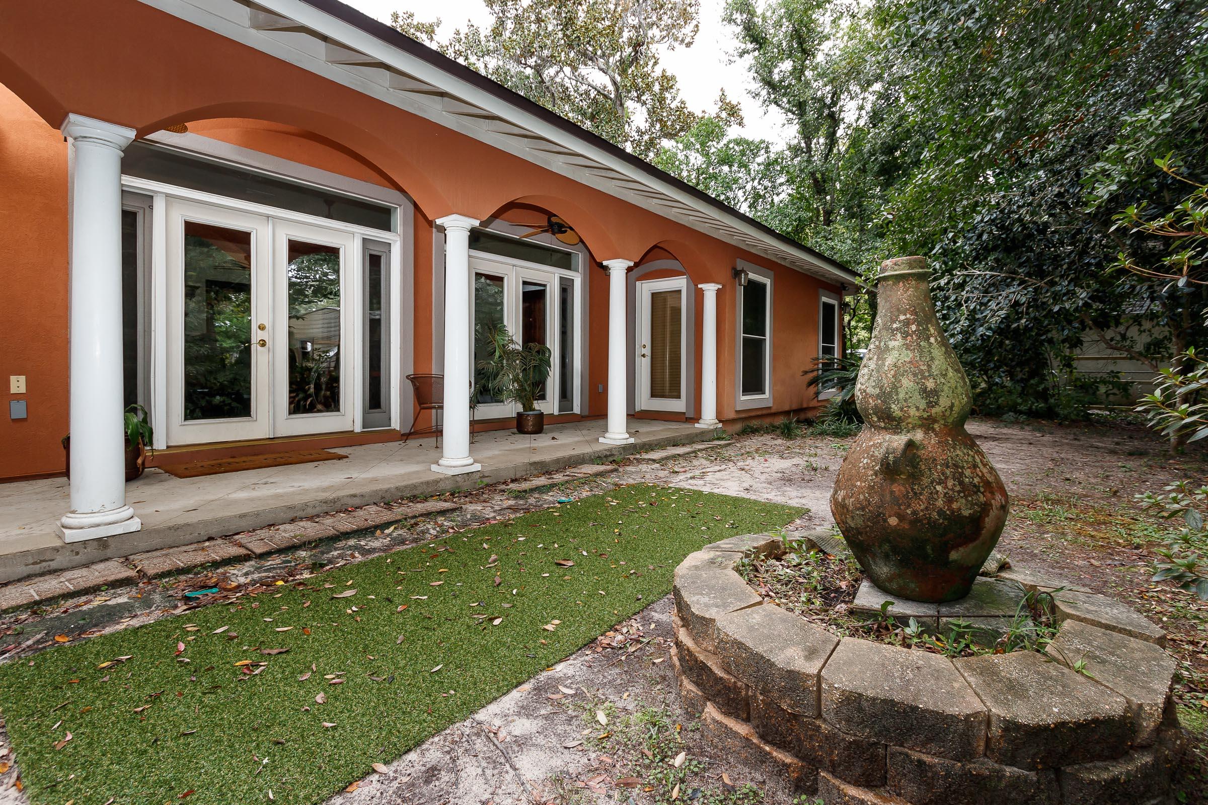 ELLIOTT POINT - Residential