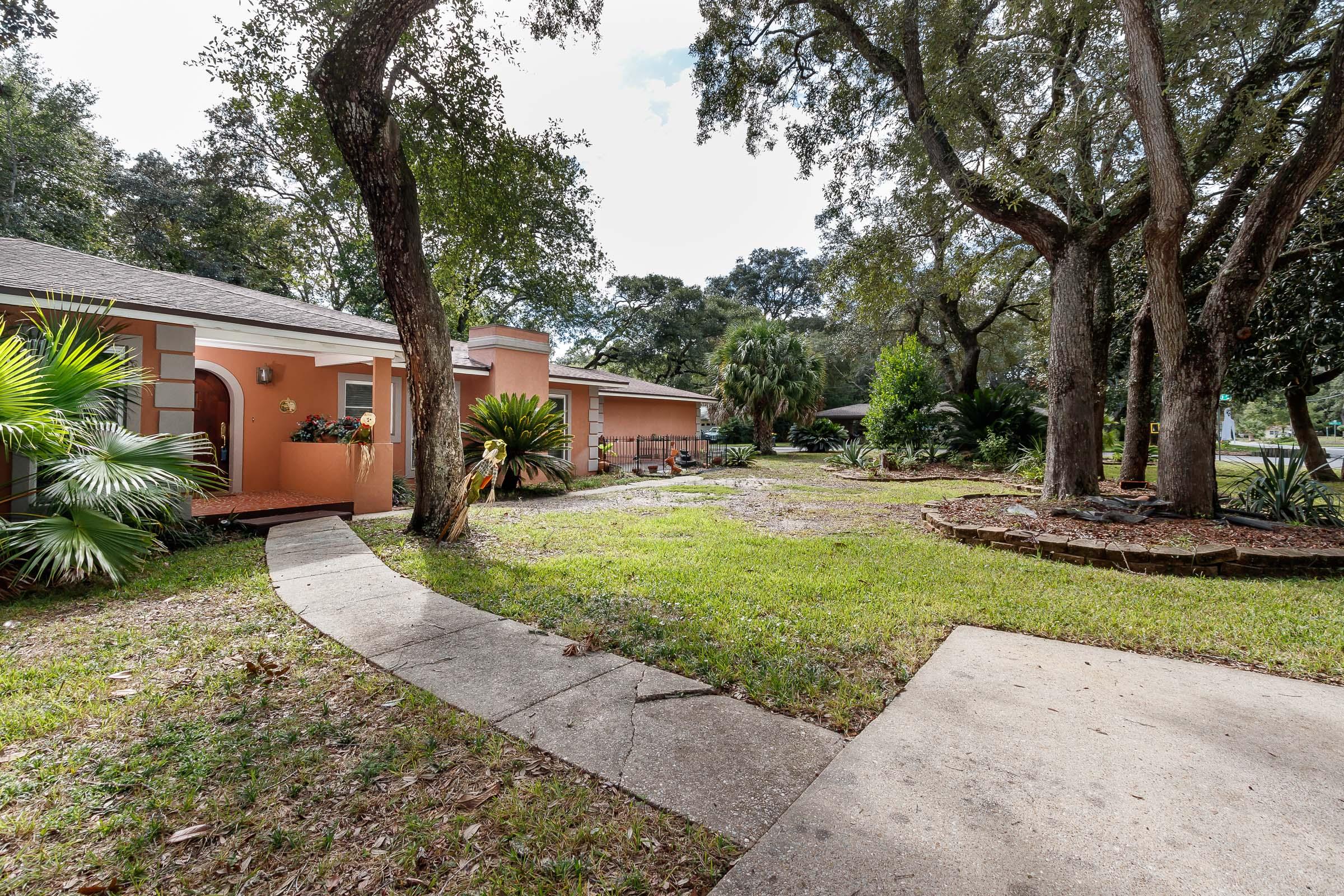 ELLIOTT POINT - Residential