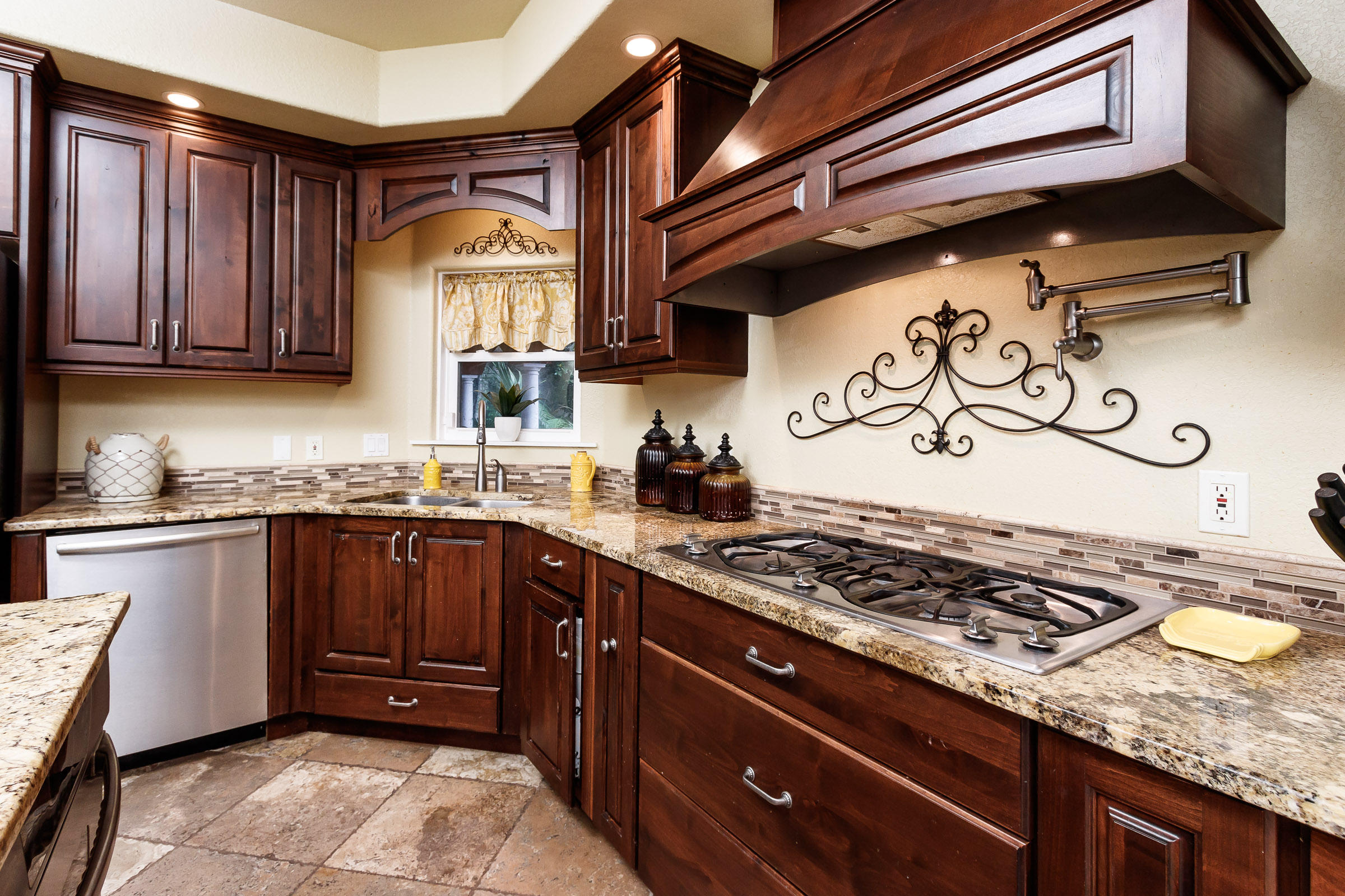 ELLIOTT POINT - Residential