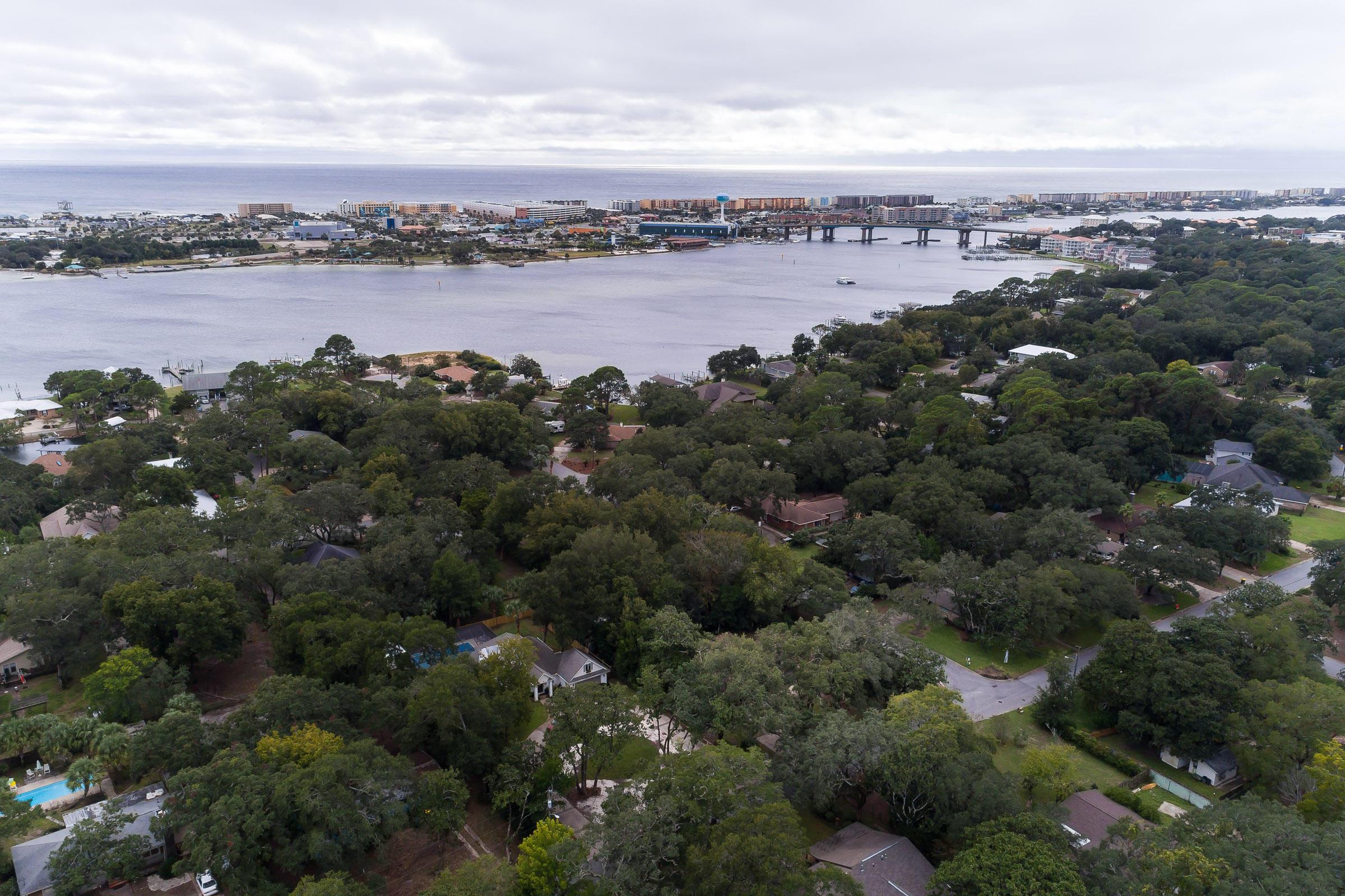 ELLIOTT POINT - Residential