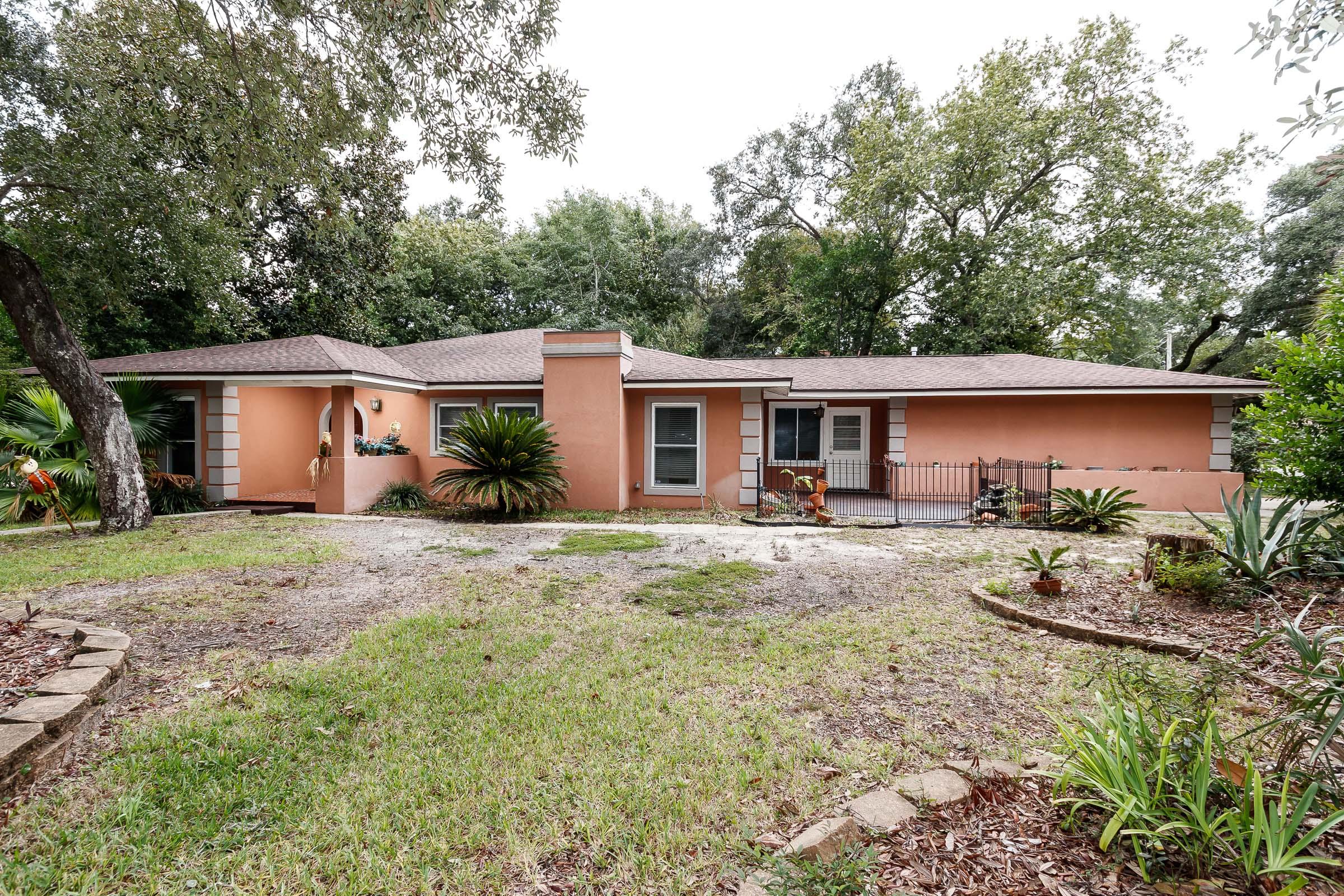 ELLIOTT POINT - Residential