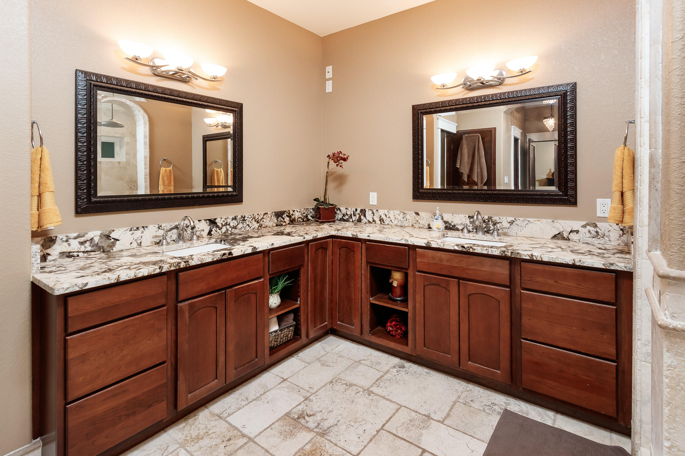 ELLIOTT POINT - Residential