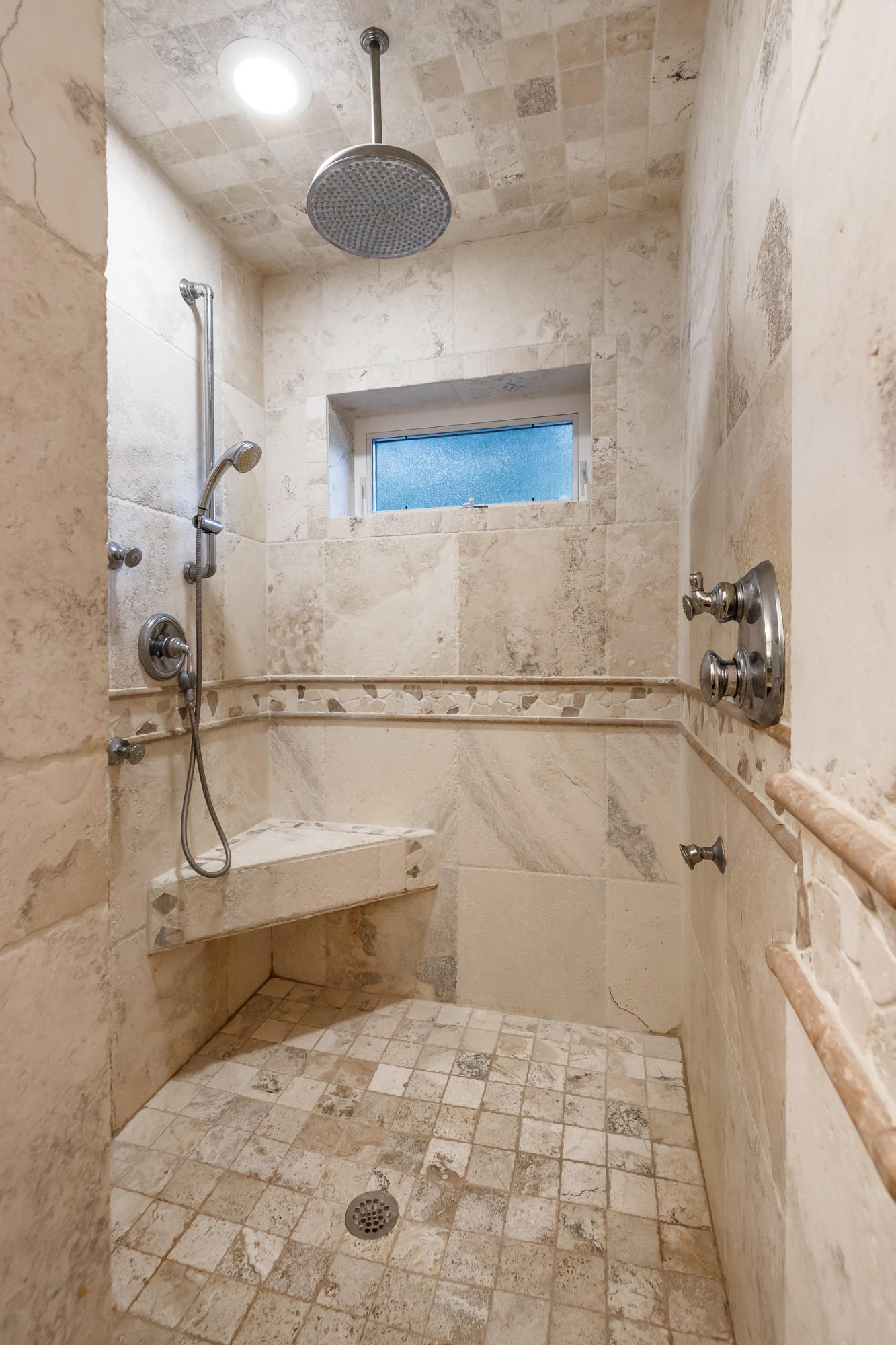 ELLIOTT POINT - Residential