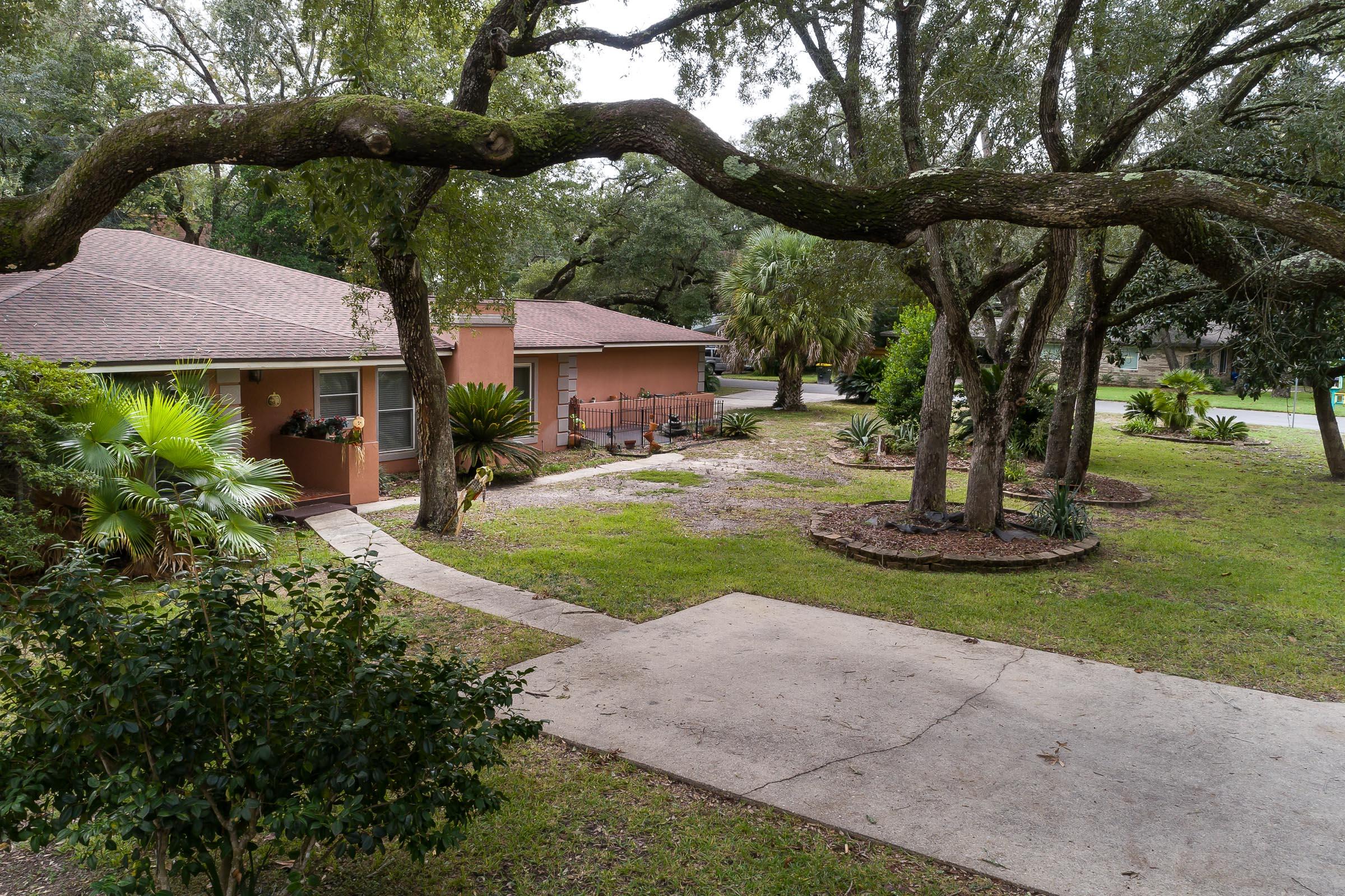 ELLIOTT POINT - Residential