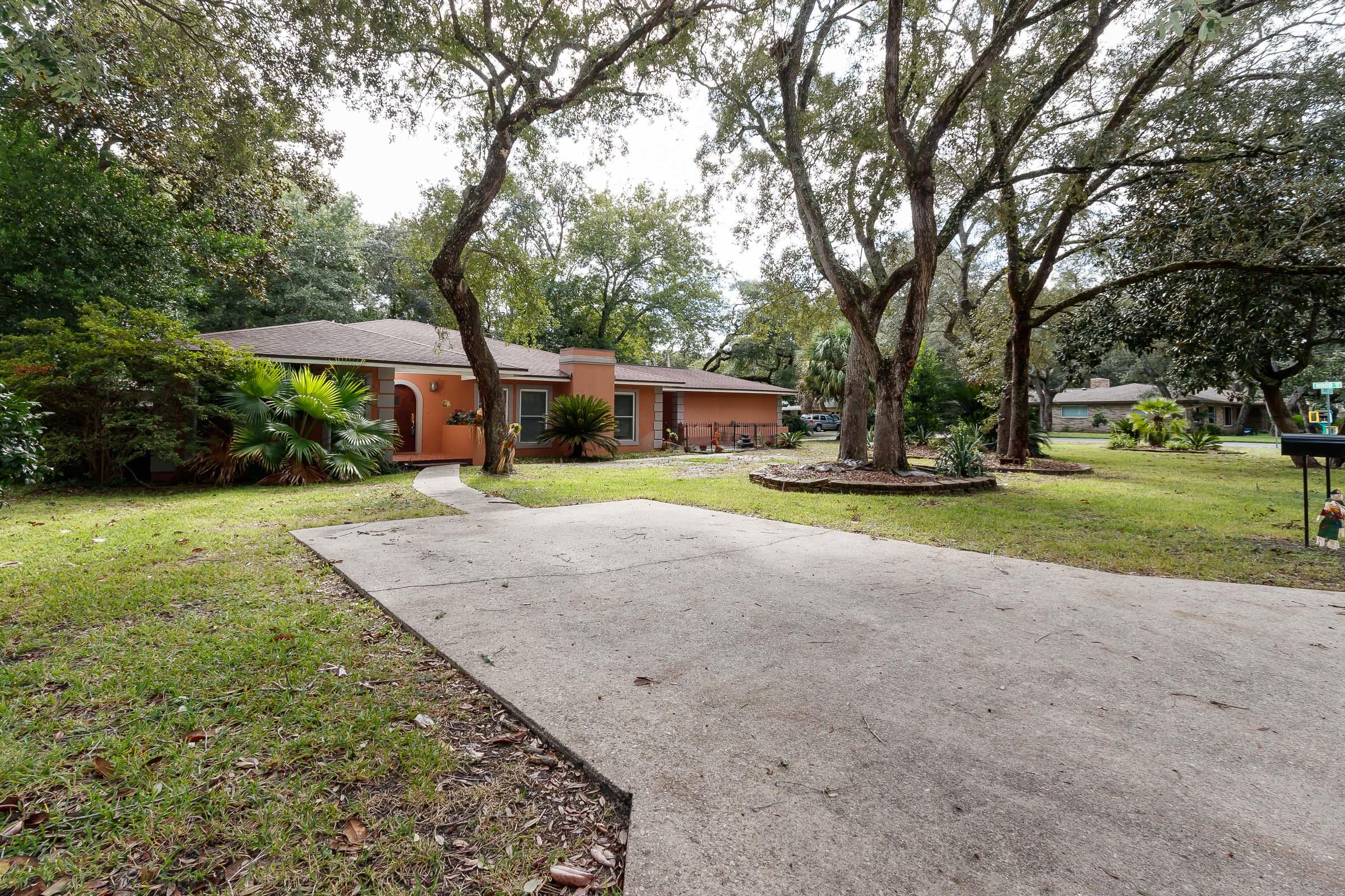 ELLIOTT POINT - Residential