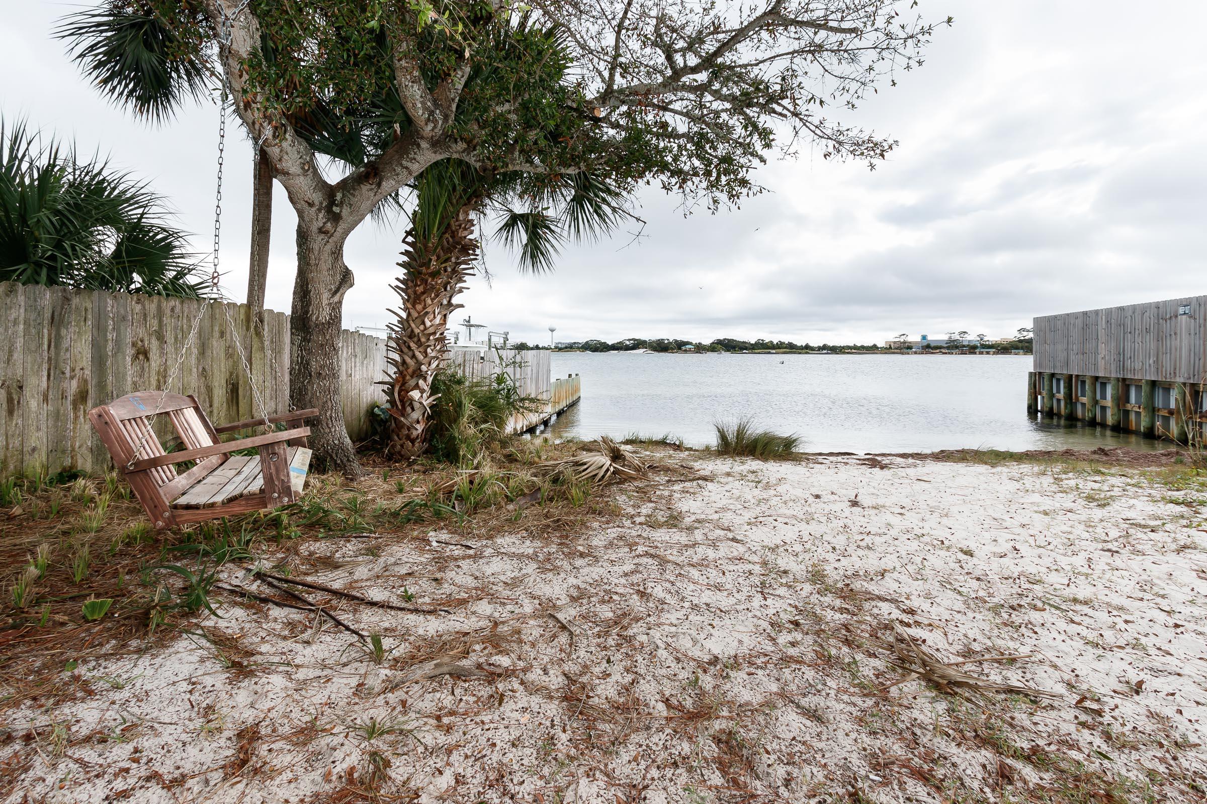 ELLIOTT POINT - Residential