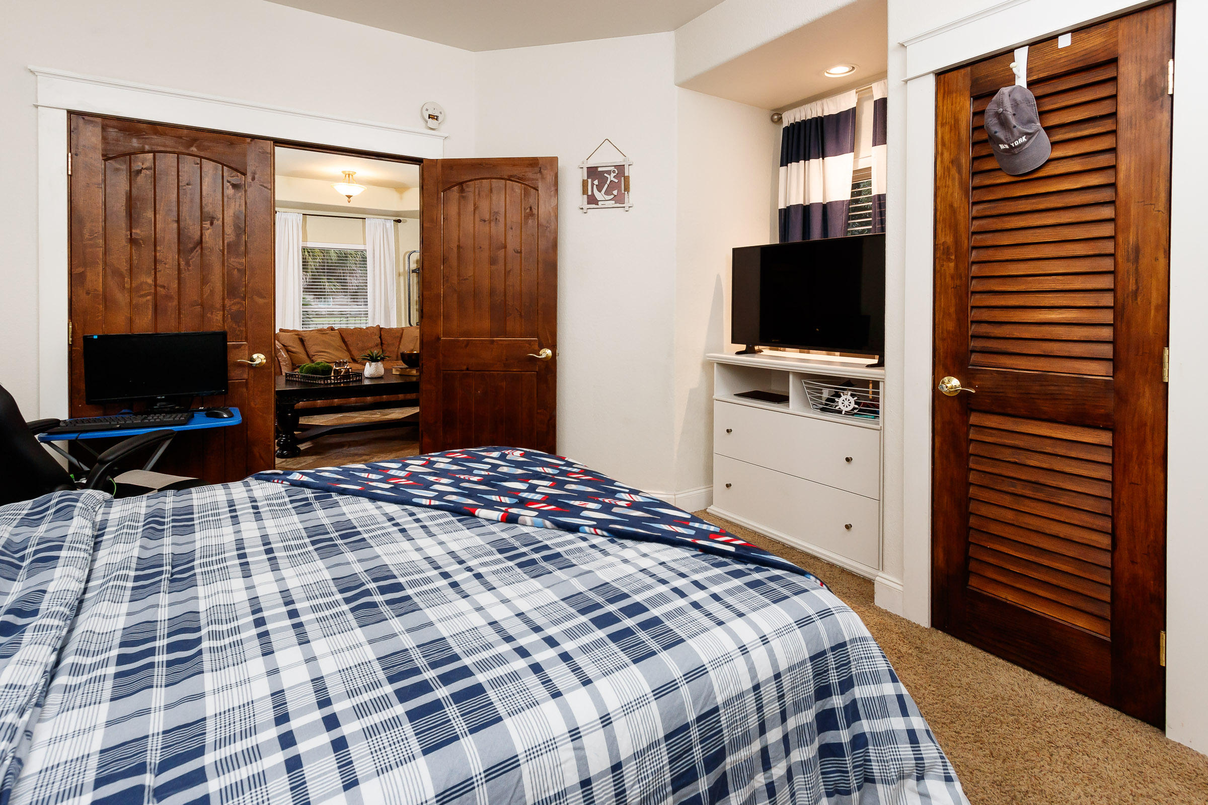 ELLIOTT POINT - Residential