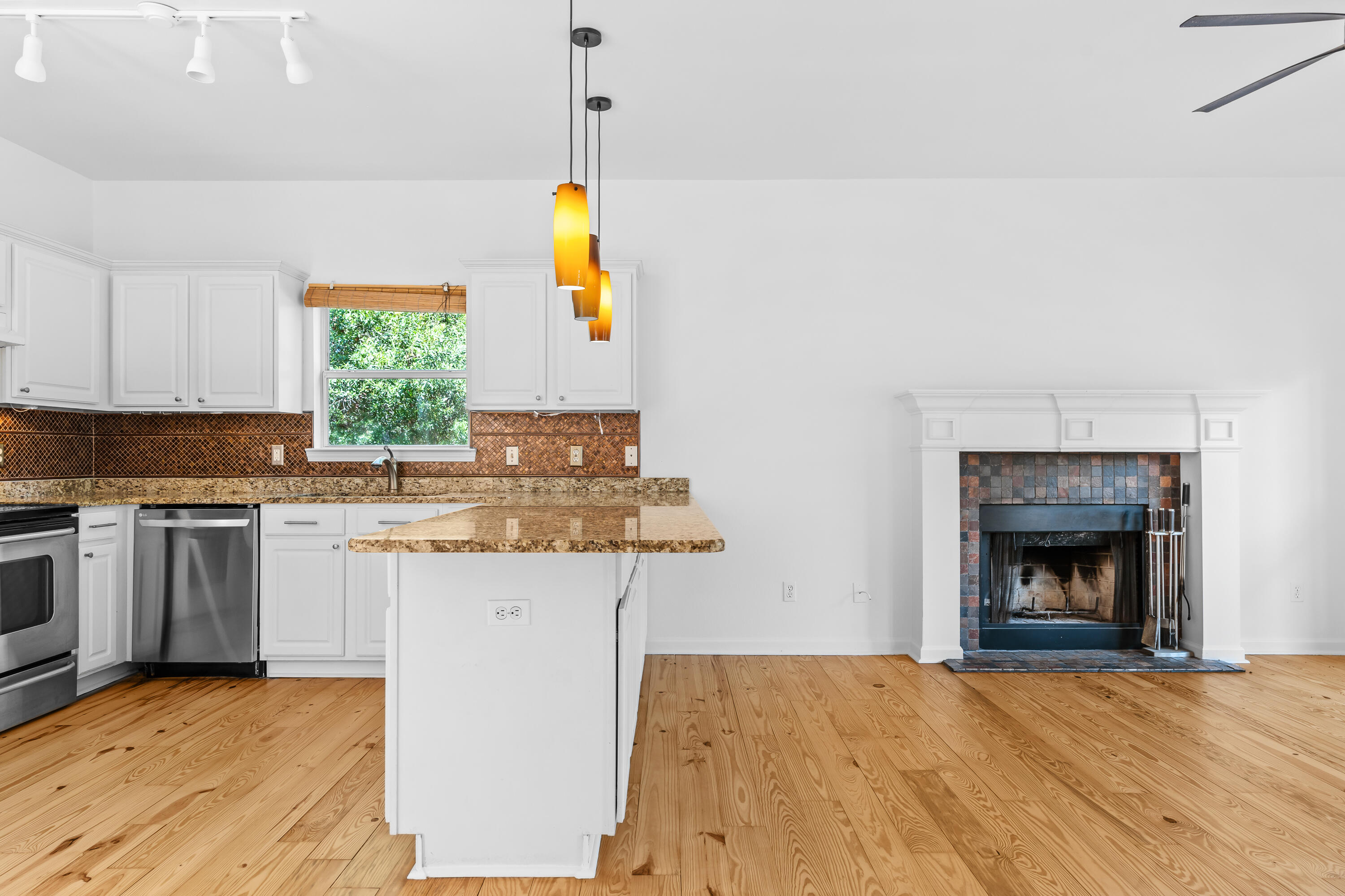 MACK BAYOU PINES - Residential