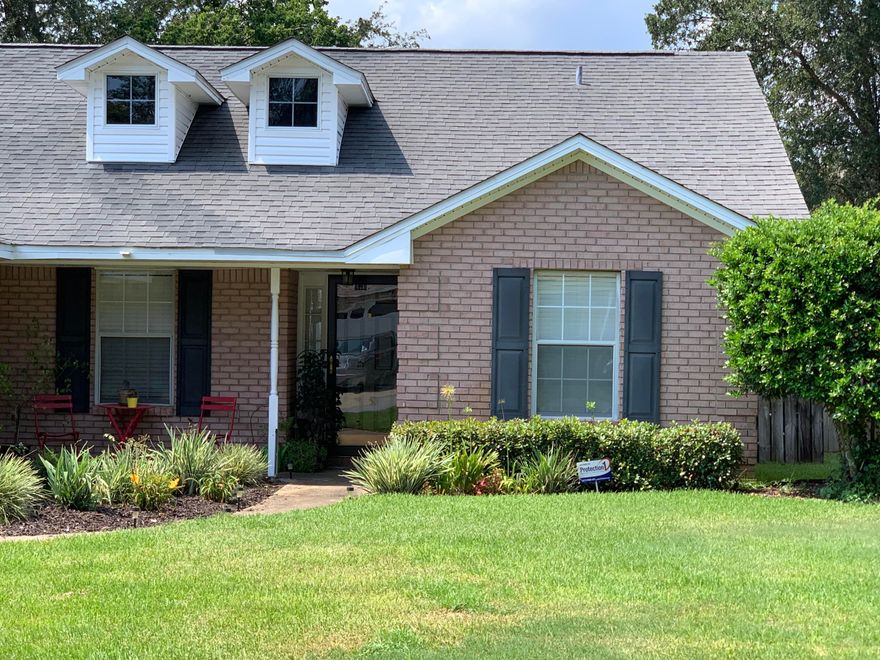 Beautiful family friendly home in desirable Bluewater Bay. A few of this home's great features include updated kitchen and flooring, wood burning fireplace, spacious master suite, family room & fenced backyard. Home located close to A+rated Bluewater Bay Elementary School, EOD school and Mid Bay Bridge leading to the beautiful beaches of the Emerald Coast. Owner will consider small dog or female cat. Any pet must be spayed/neutered and housebroken (sorry no puppies) and a required pet deposit and pet fee are due upon move in. Tenants required to carry Renter's Liability insurance. Any person 18 years old or older must apply separately.