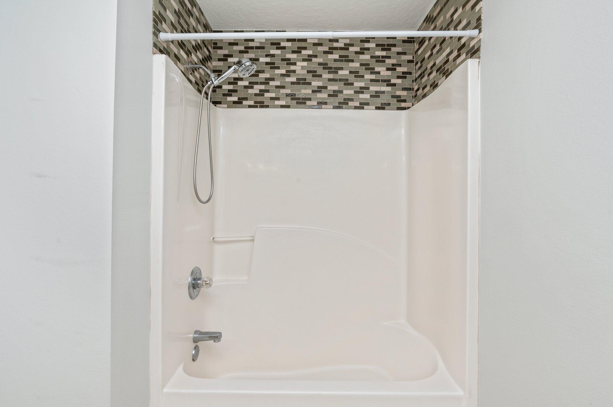 SHAY LIN T/H - Residential