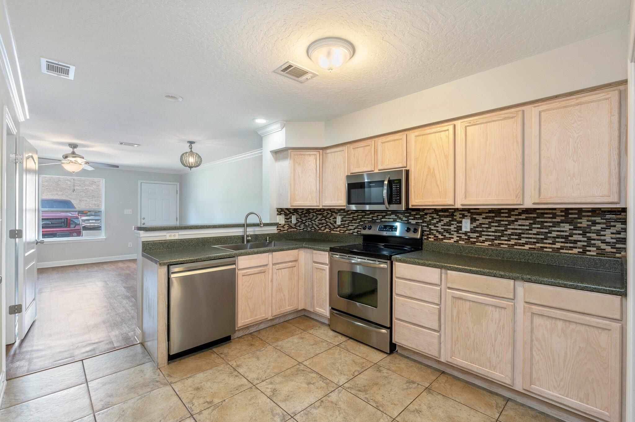 SHAY LIN T/H - Residential