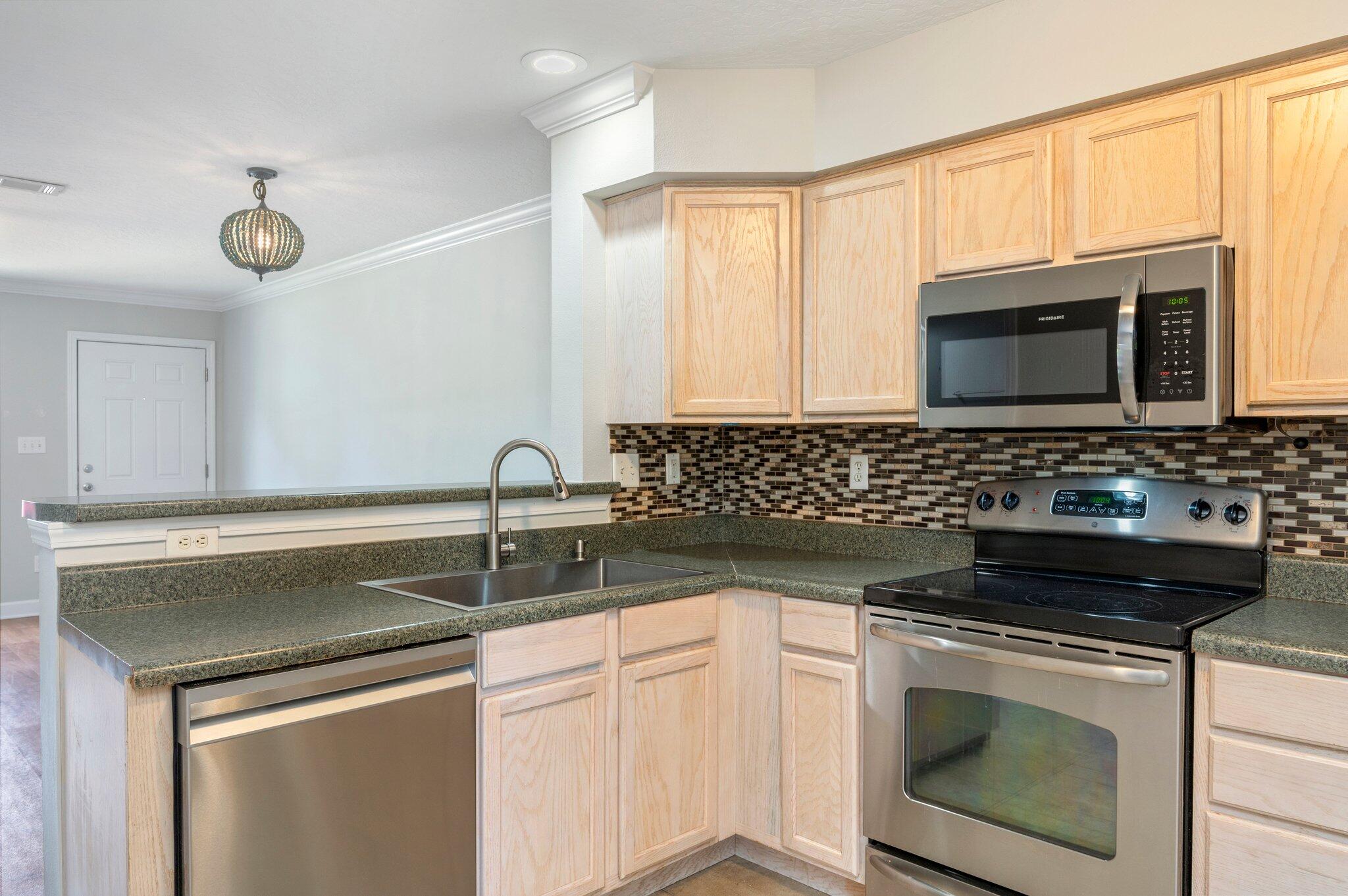 SHAY LIN T/H - Residential