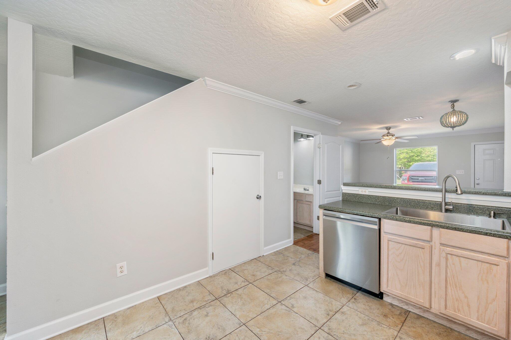 SHAY LIN T/H - Residential