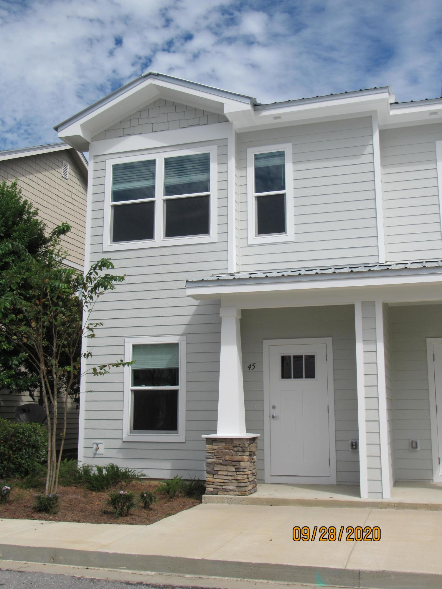 VERANDAS AT FREEPORT - Residential Lease