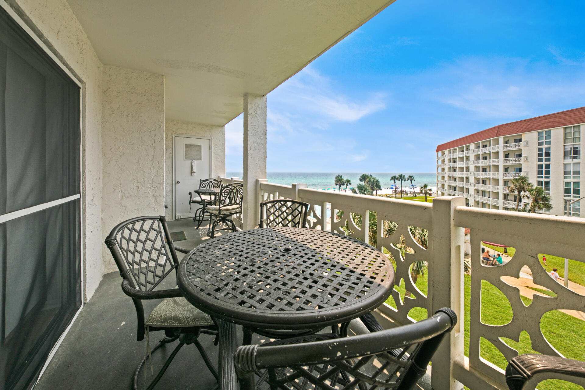 EL MATADOR CONDO - Residential