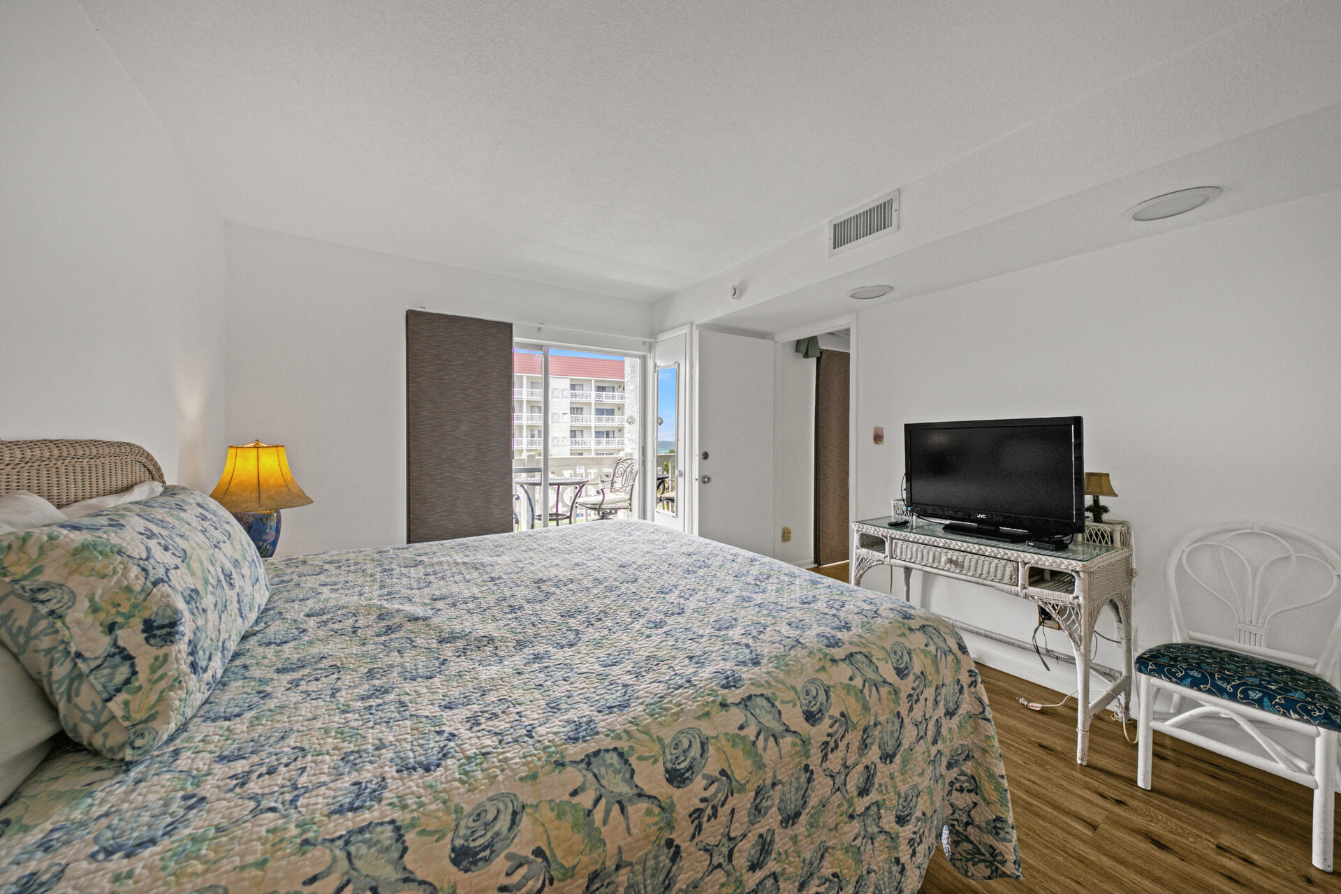 EL MATADOR CONDO - Residential