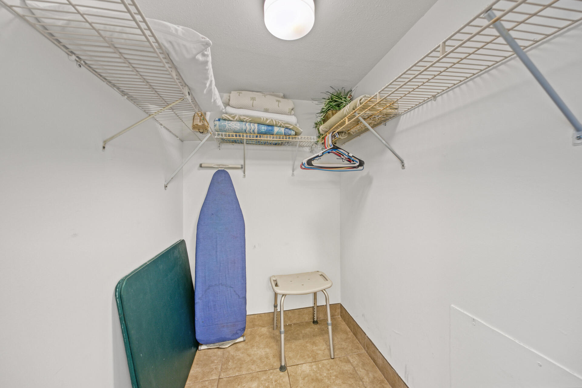 EL MATADOR CONDO - Residential