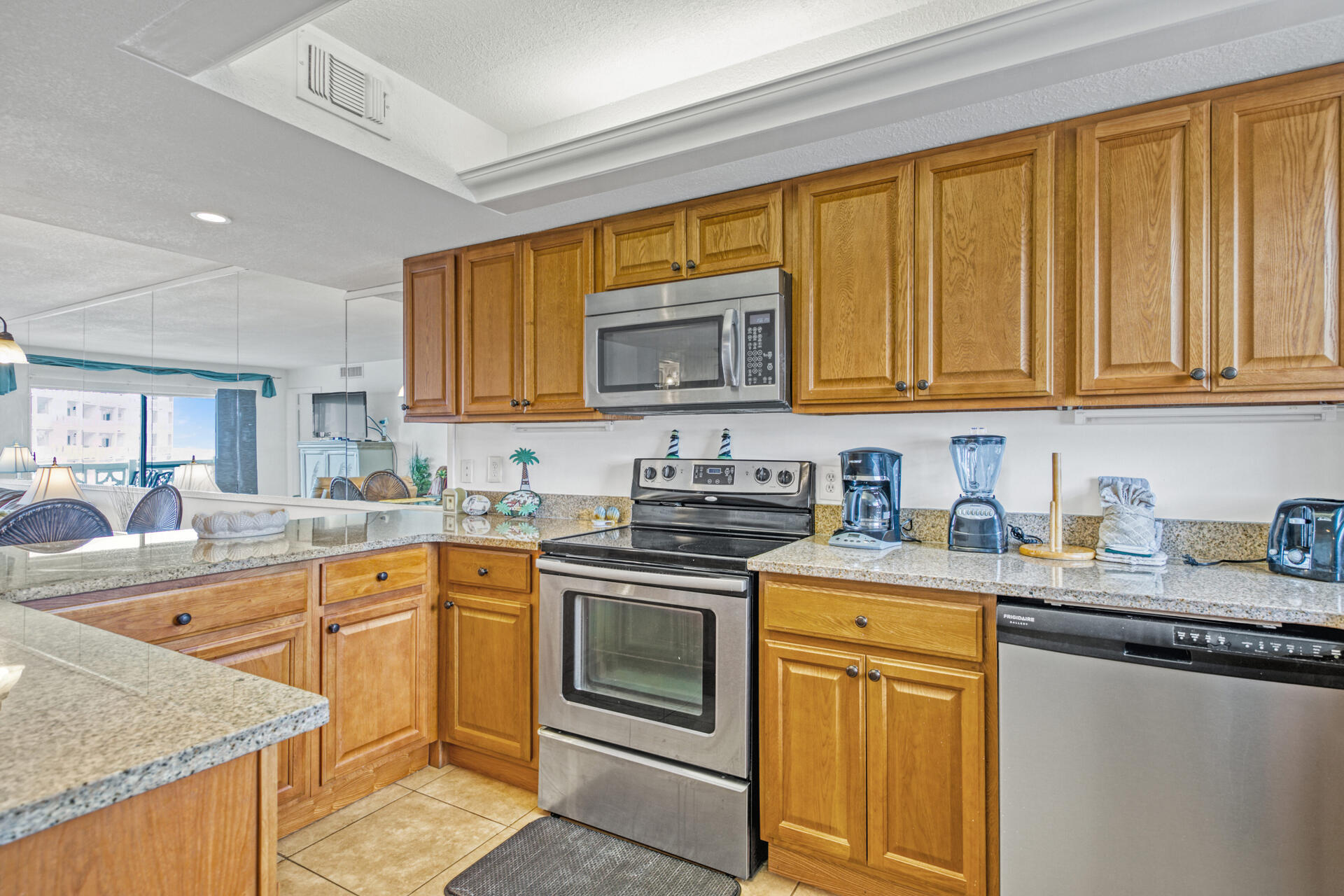 EL MATADOR CONDO - Residential