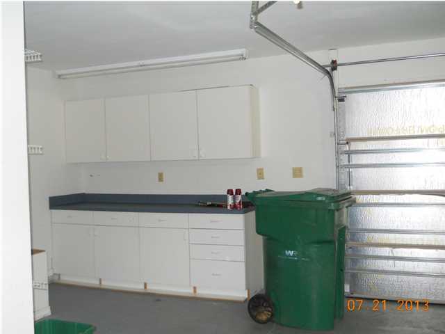 GOLDEN OAKS - Residential Lease