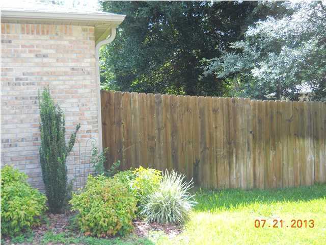 GOLDEN OAKS - Residential Lease