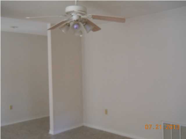 GOLDEN OAKS - Residential Lease